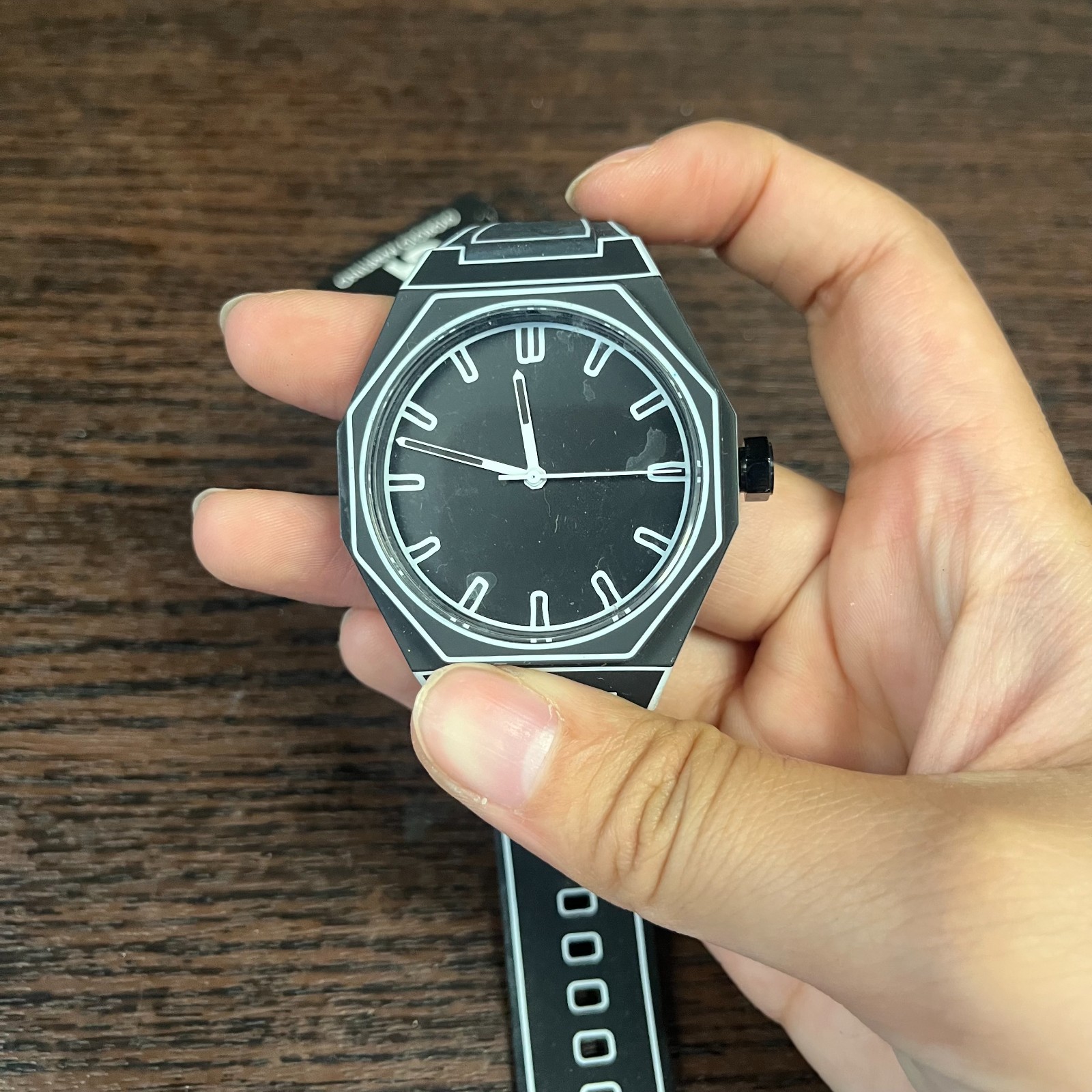 GIORGIO MARTINO Unisex Black Outline Watch Unique Octagonal Case Silicone Strap