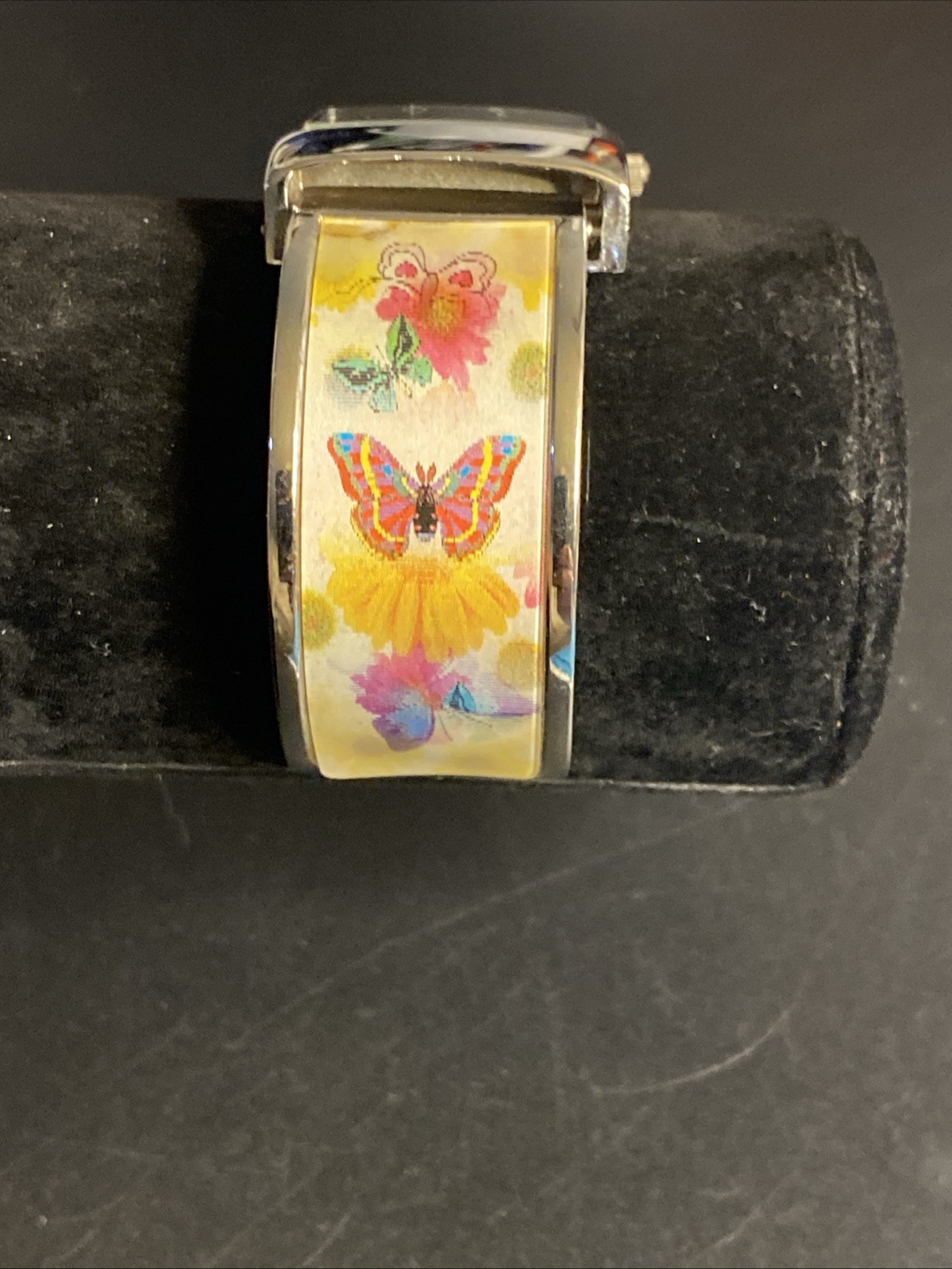 Women’s Cuff Watch With 3D Butterflys New Battery Very Unique