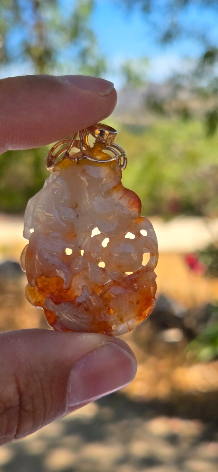 Vtg 14k Gold 13.56 Gr Carved Orange to White Semi Jade Koi Fish Lily Pad Pendant