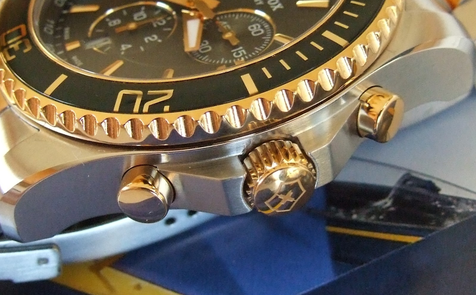 VictorINOX SWISS ARMY~MAVERICK GS GREEN/GOLD CHRONOGRAPH~Ratchet Bezel~43mm~LNEW