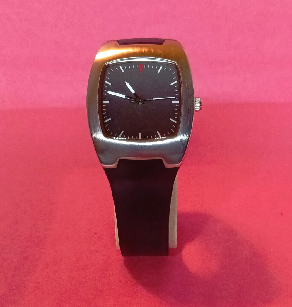 Dakkar Noir Mens Watch – Rubber/Stainless Steel Band – NEW Battery – Works Great