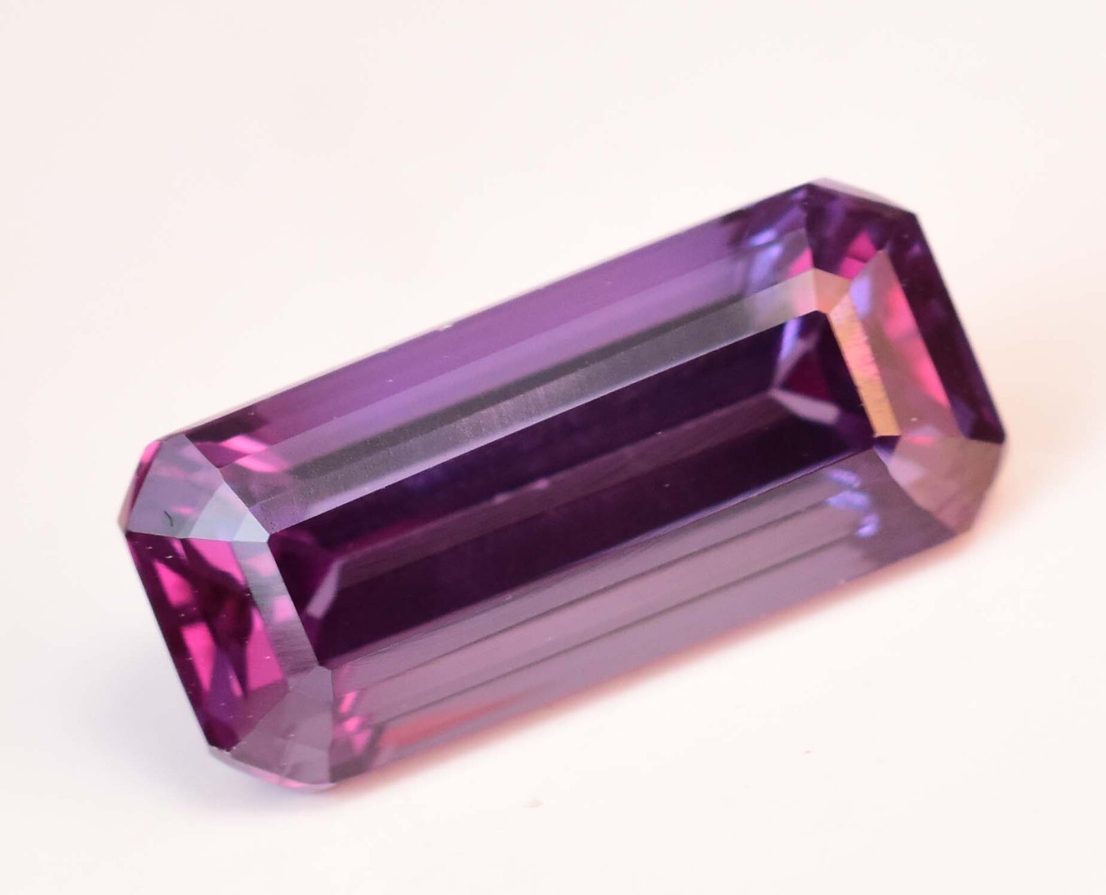 11.70 Ct Natural Color Change Alexandrite AGL Certified Loose Gemstone