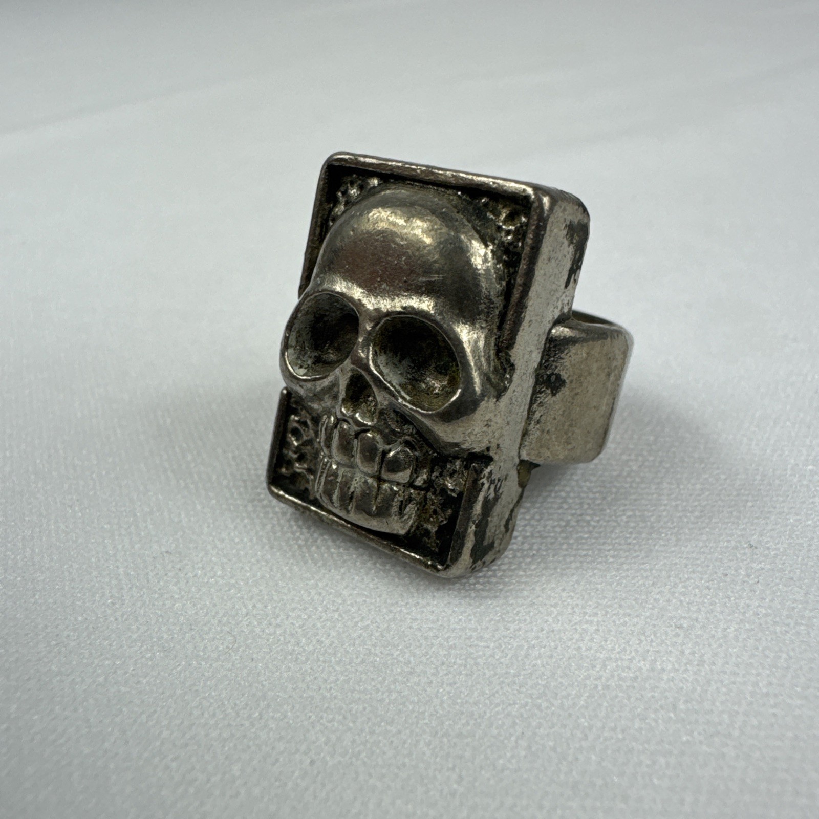 Memento Mori Skull Ring Amulet – Protecting Against Death Silver Accents