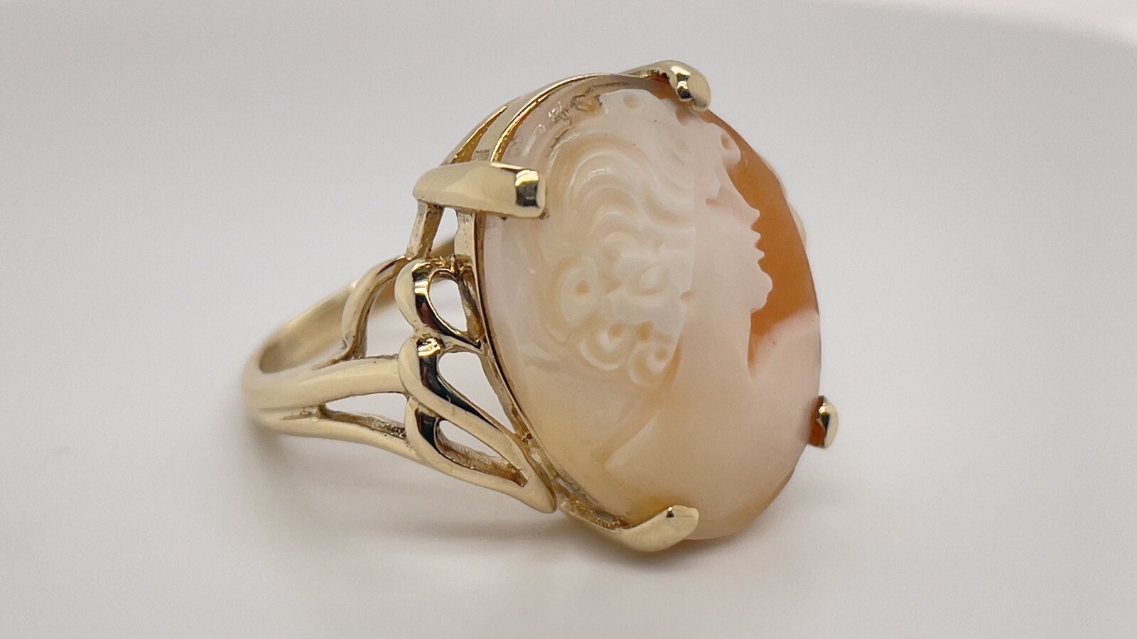 Vintage 14k Yellow Gold 19.9 x 15.1mm Oval Cameo Ring Size 9 3/8 – 5.3 Grams