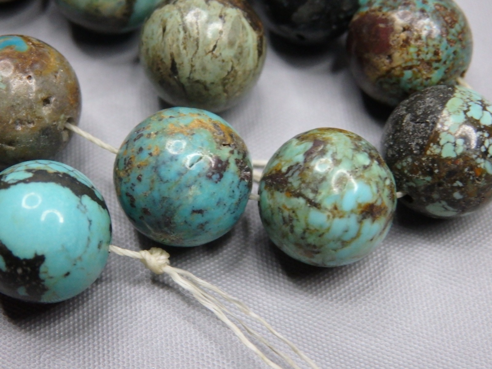 Genuine HUBEI TURQUOISE 11.5-12mm Round Beads 8″ Strand 176cts
