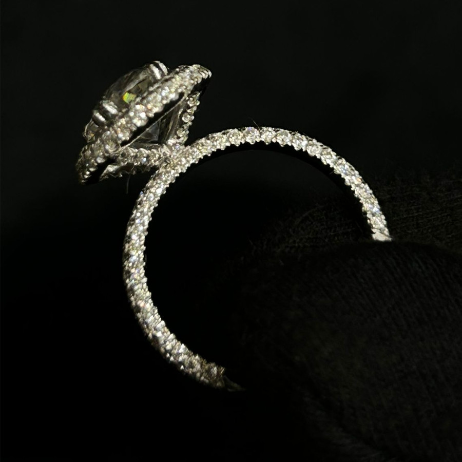 DEFECTIVE without packaging 230TCW Oval Cut Moissanite Halo Proposal Eng G3D