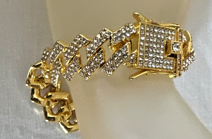 BLING Gold Tone Sparkly Rhinestone Open Link Focal Clasp Bracelet b147