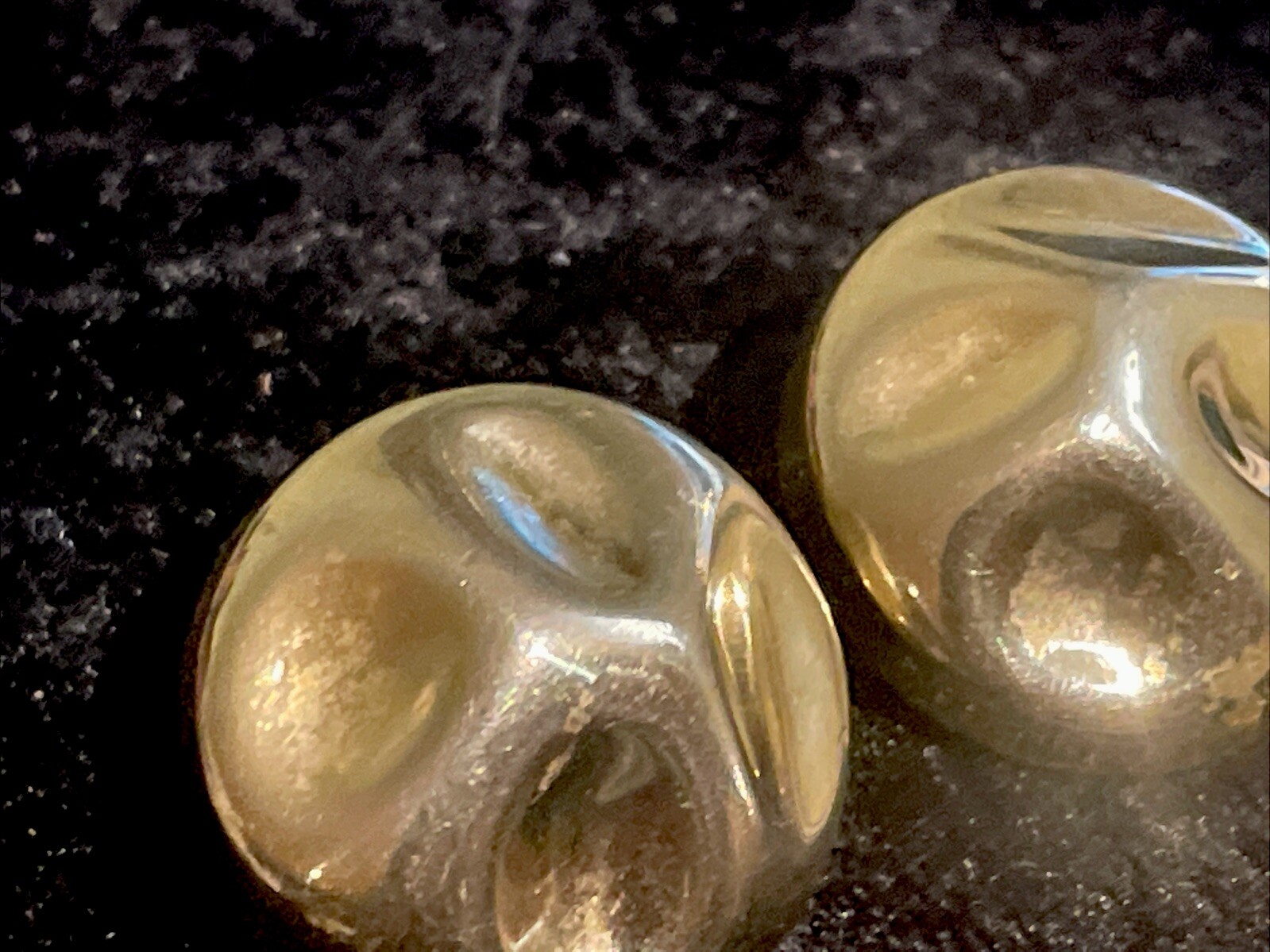 Vintage gold imitation metal disc button earrings 0.75 Inch