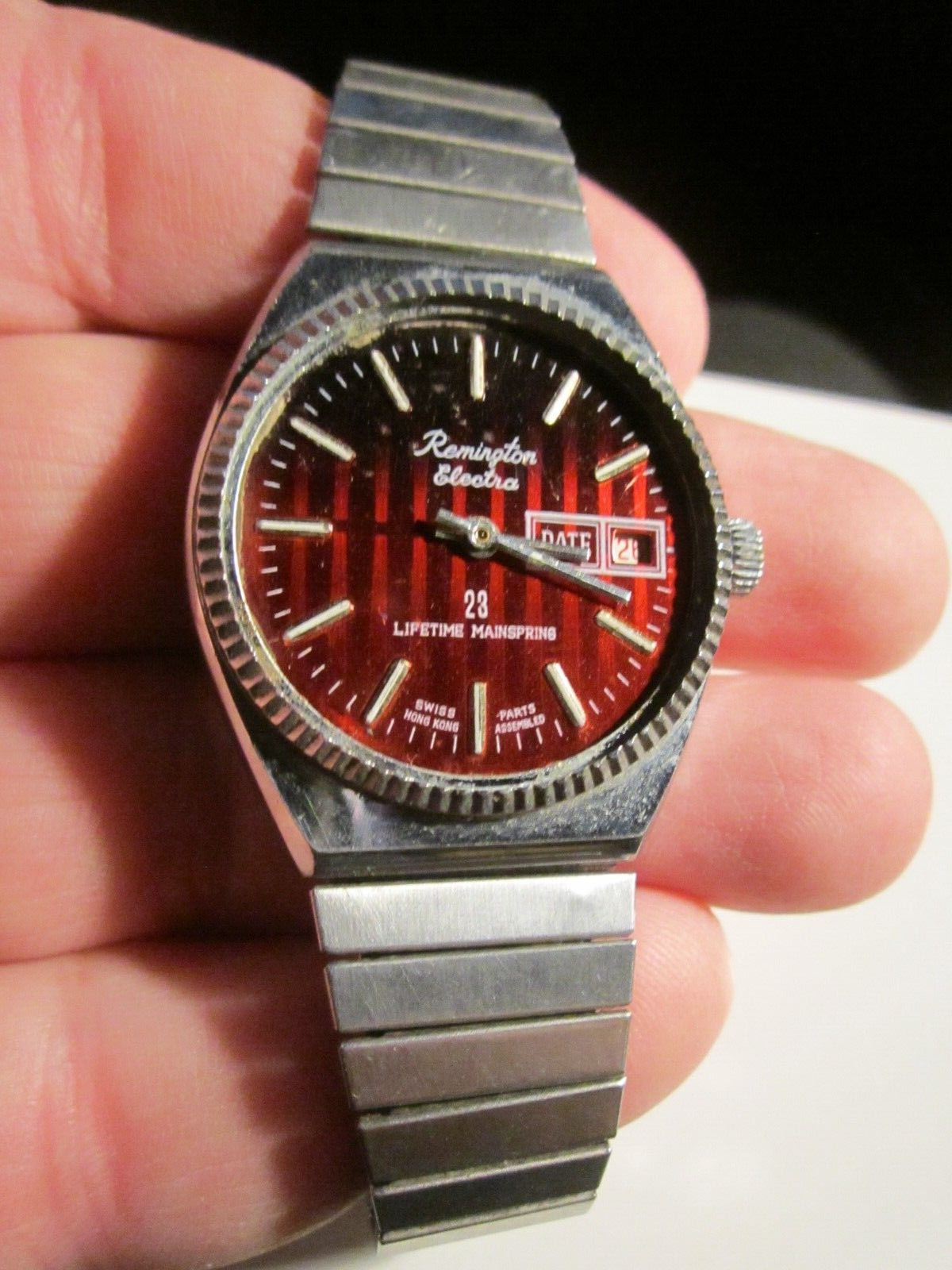 VINTAGE REMINGTON ELECTRA 23 JEWELS WATCH RED DIAL – NOT WORKING – BBA25B