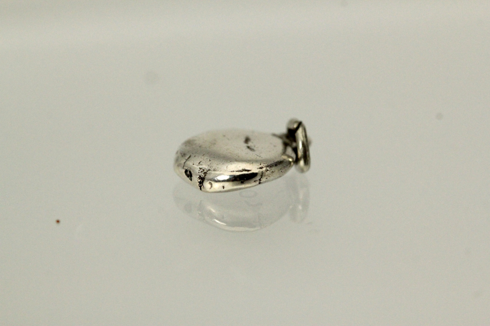 Unmarked 925 Sterling Silver “Loyalty” Pebble Charm 2.4 Grams (PEN4010)