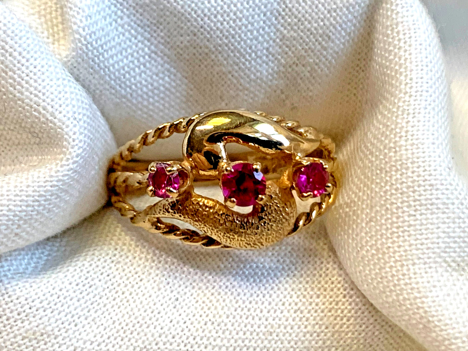 10K Yellow Gold Ring 2.56g Fine Jewelry Size 6 Band Magenta Color Stones *READ*