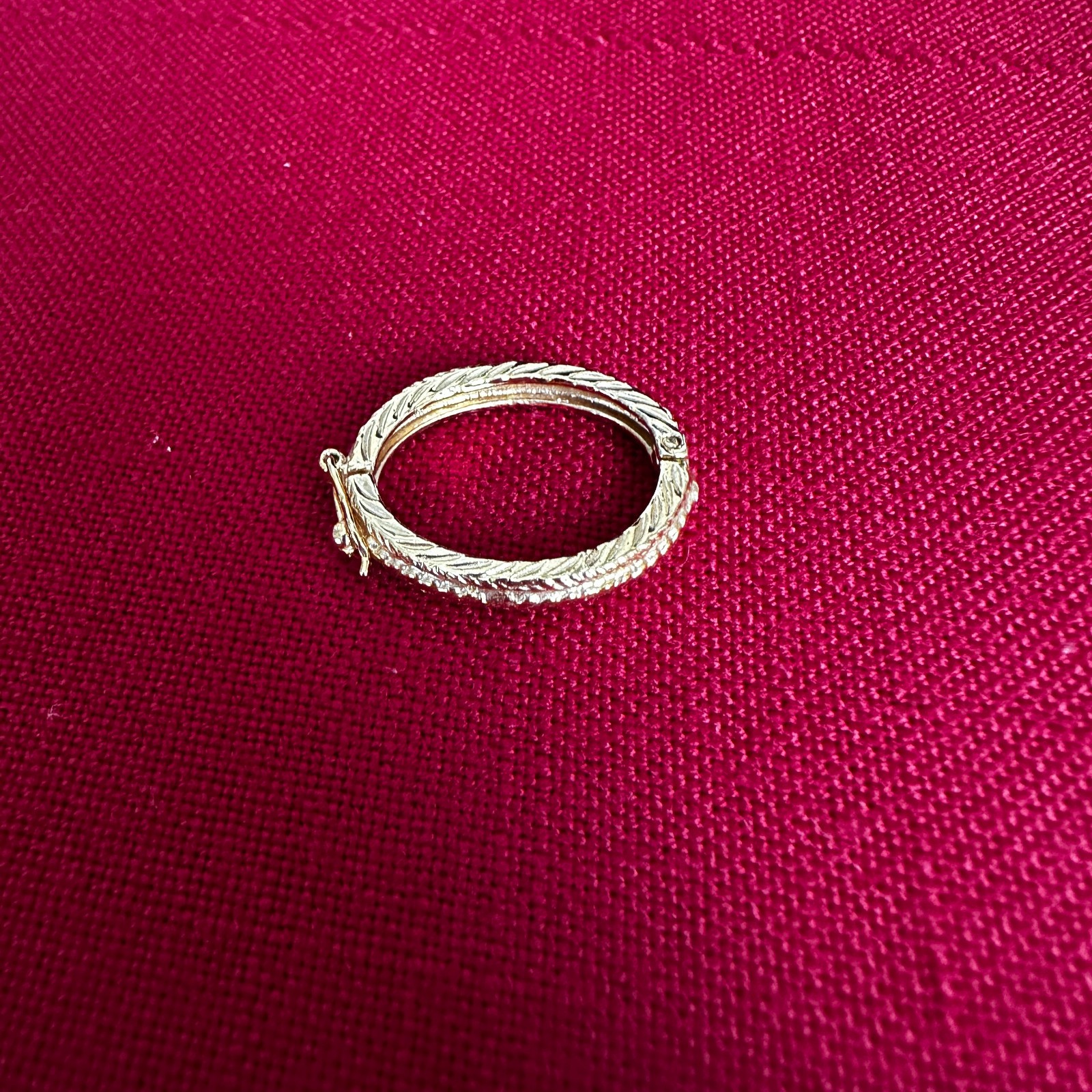 Gold-Tone Scarf Ring – Oval