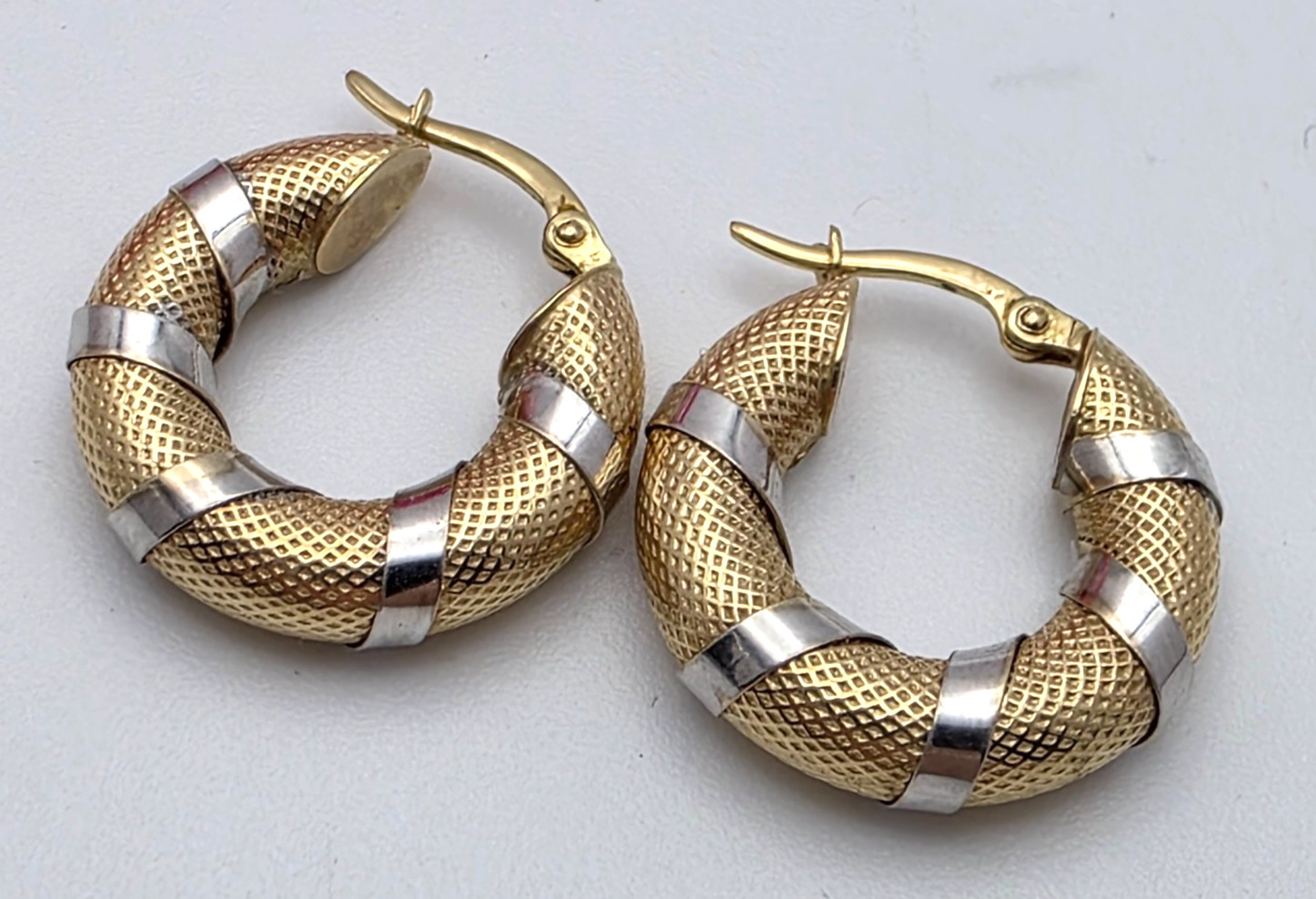 10K Yellow White Gold Textured Hoop Earrings Hinged Snap Closure 20.6mm
