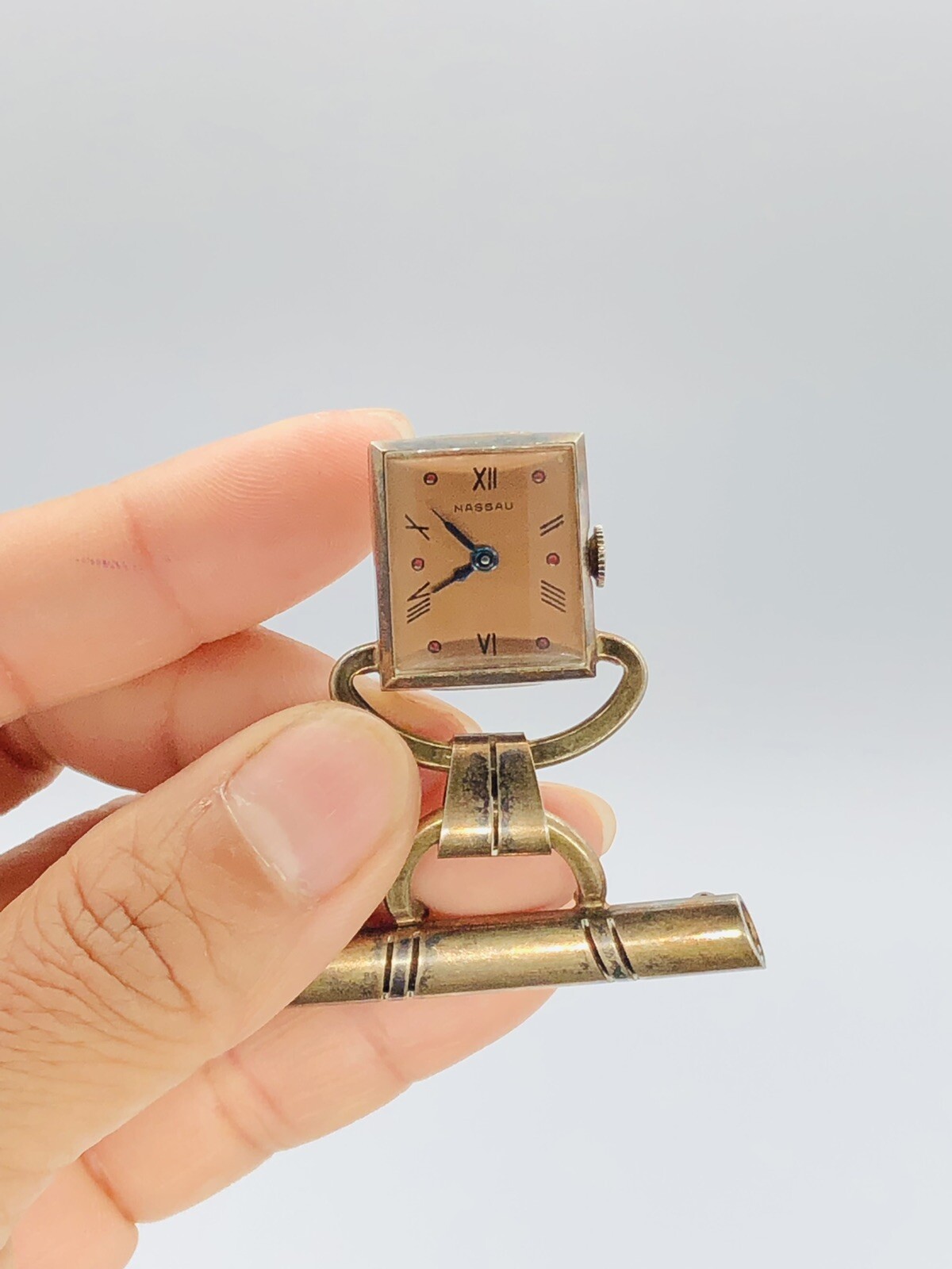 Vtg NASSAU 1OK Gold Plated Brooch Pin WATCH Wind Up 17 Jewels Swiss RUNNING