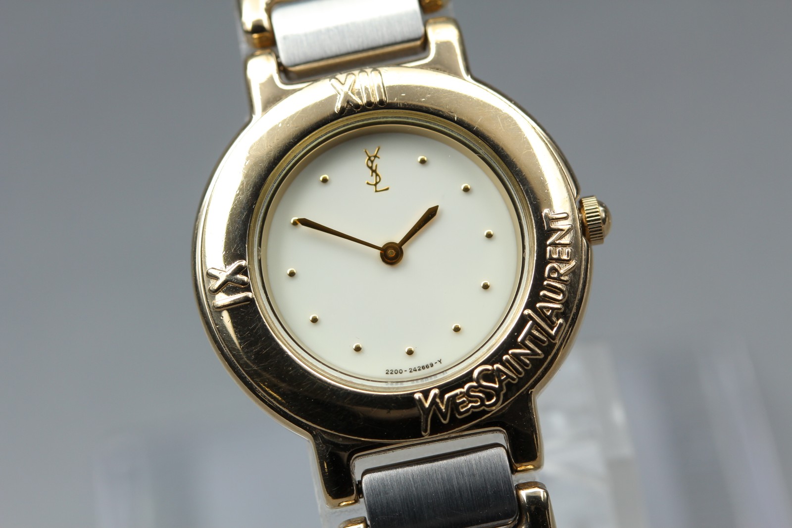 Vintage [N MINT] Yves Saint Laurent 2200-229789Y White 24mm Quartz Ladies Watch