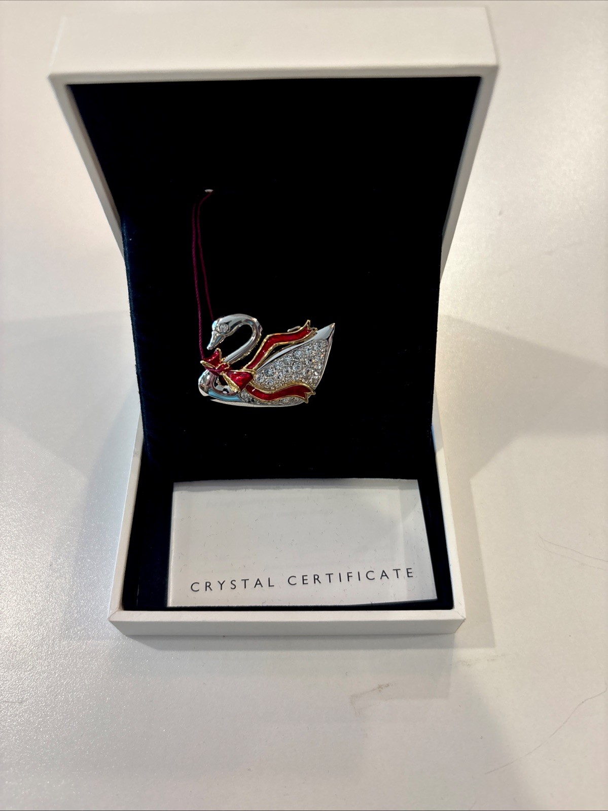 Swarovski 2001 Holiday Swan Pin