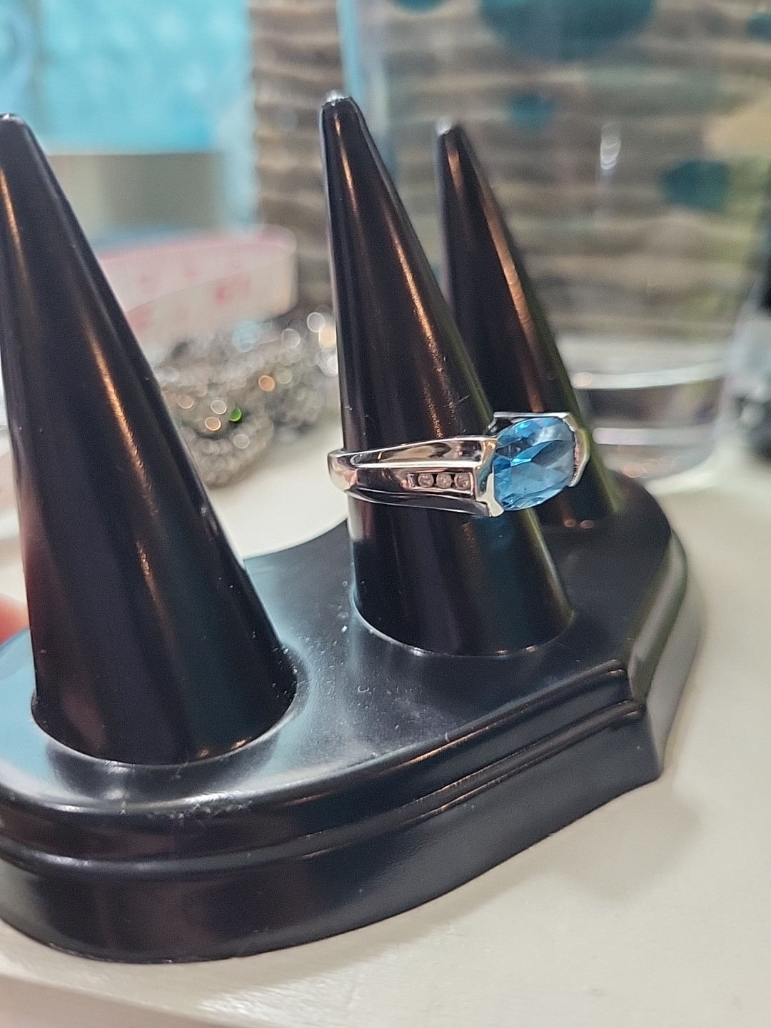 10k real White Gold Solitaire Swiss blue Topaz Ring Sz 7 unique tension mount