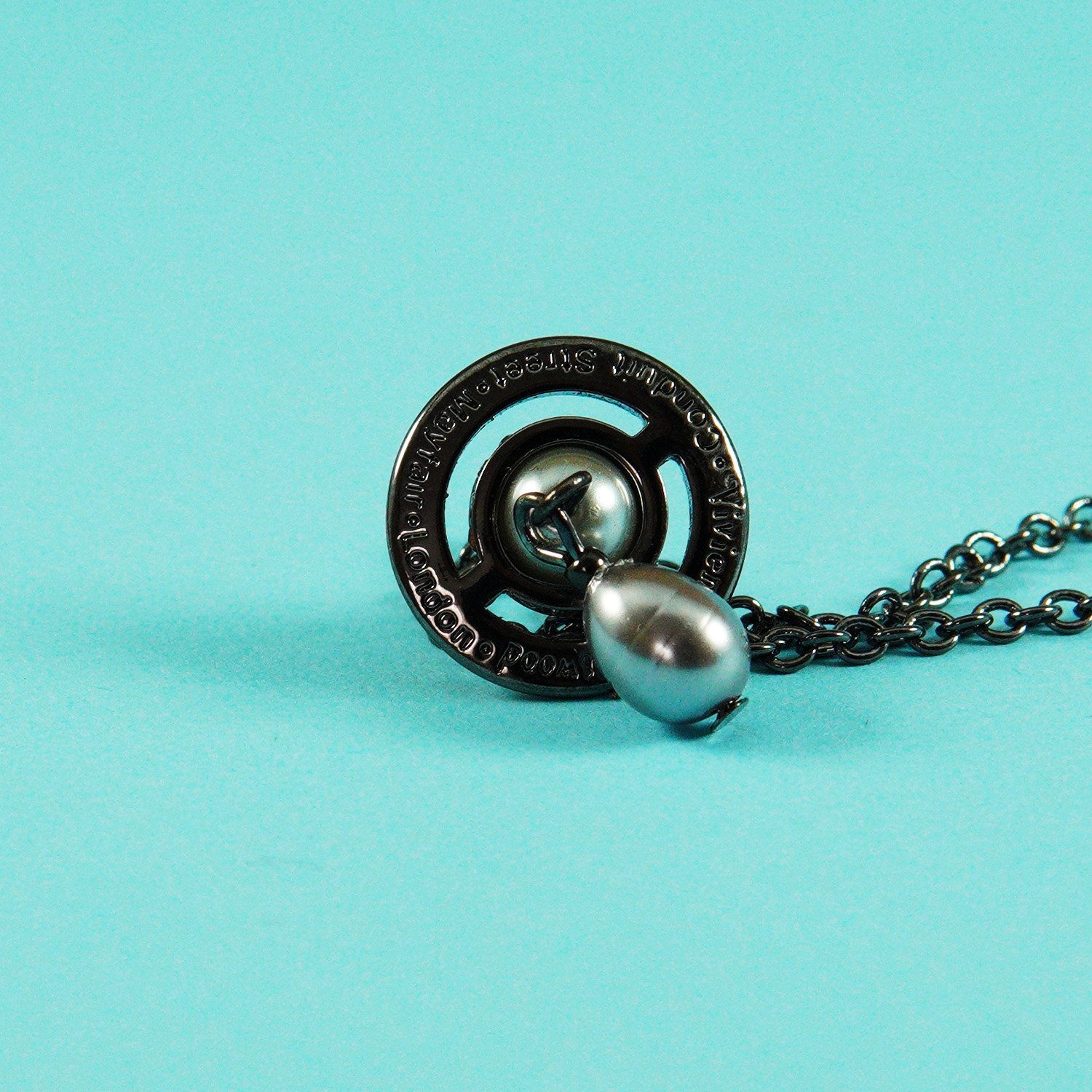 Vivienne Westwood New Petite Orb Drop Pendant 3D Necklace Gun Metal tone Box Set