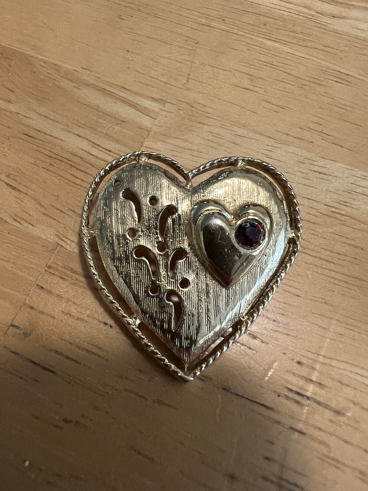 VTG GERRY’S GOLDTONE HEART PIN RHINESTONE ACCENT
