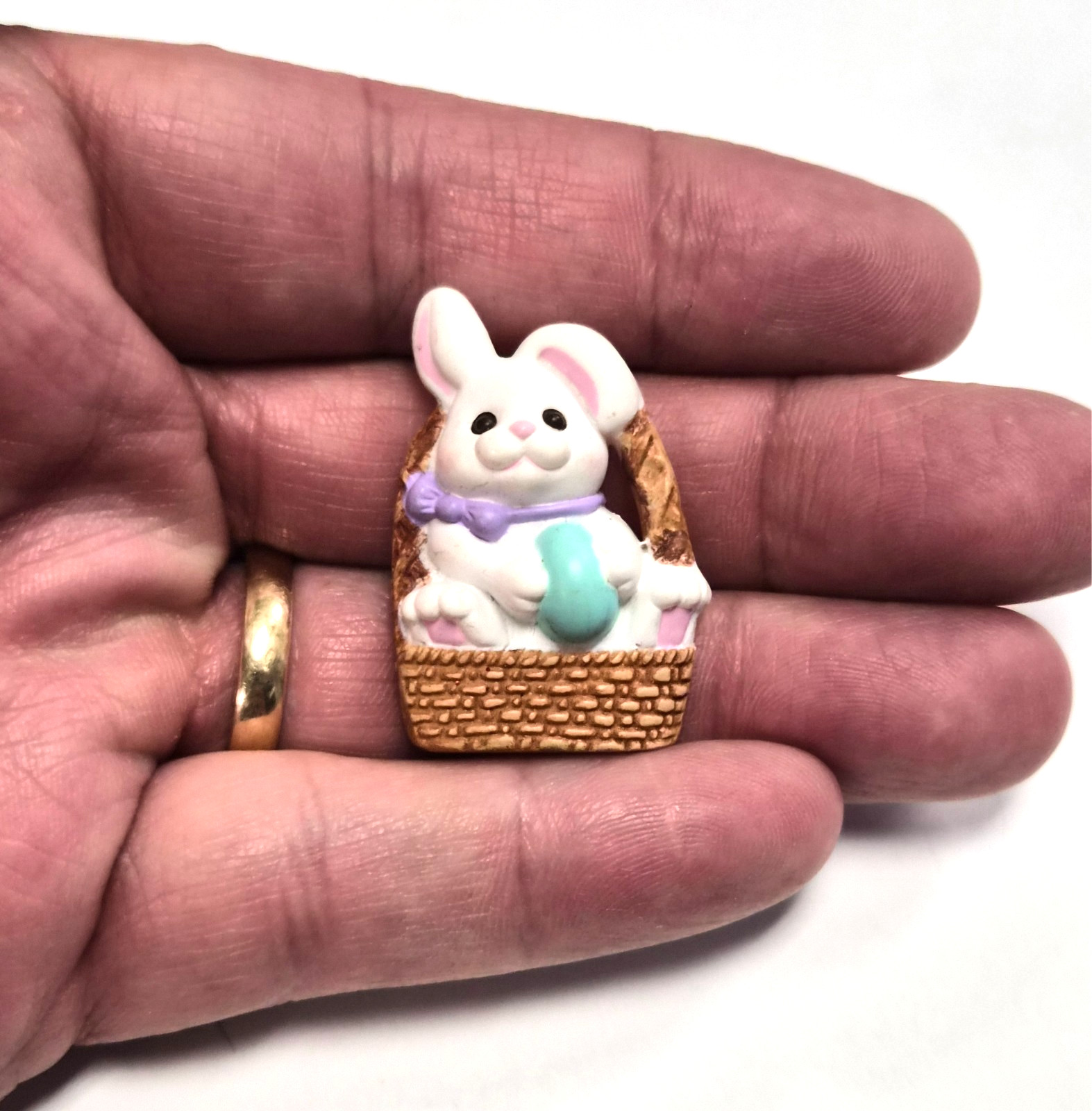Vintage 90’s Hallmark Cards Spring Easter Bunny Rabbit In A Basket Pin / Brooch
