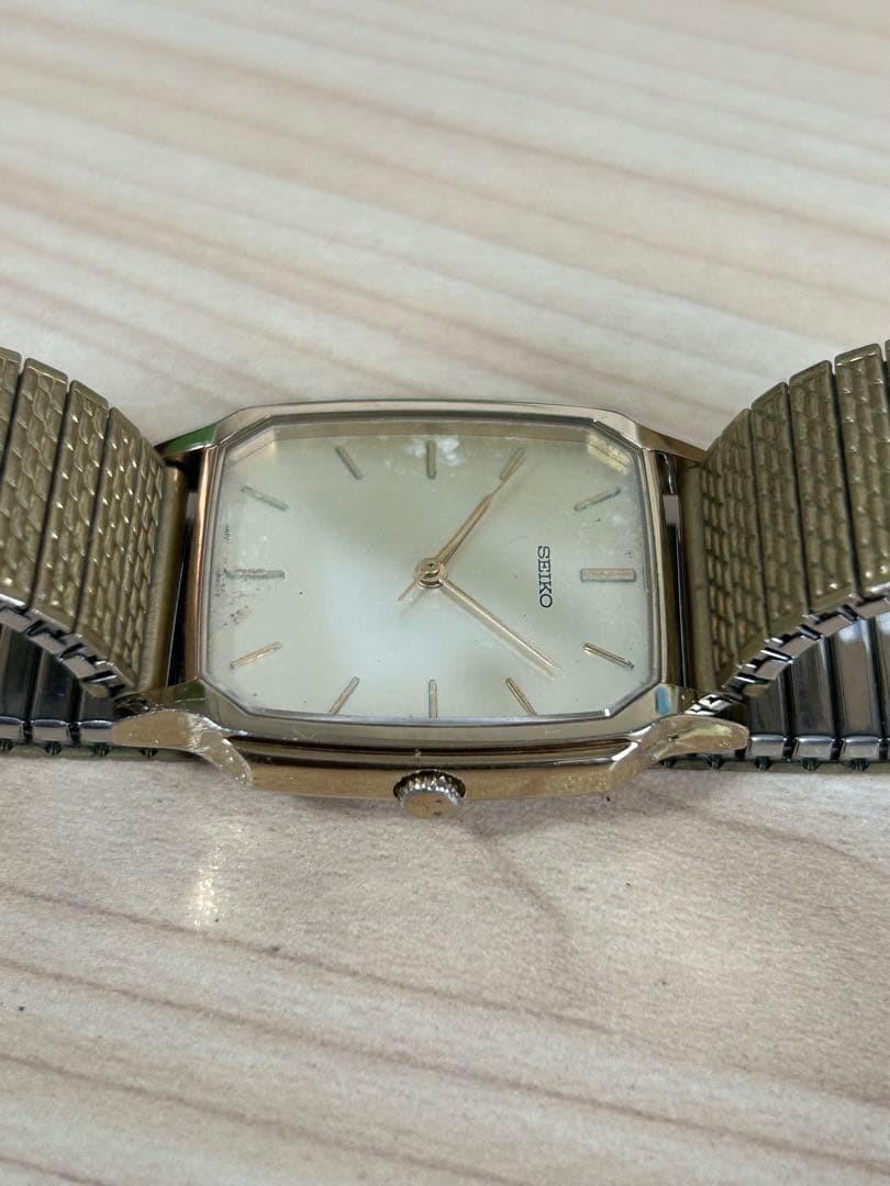 SEIKO quartz watch, nickel alloy case, gold color, working condition.