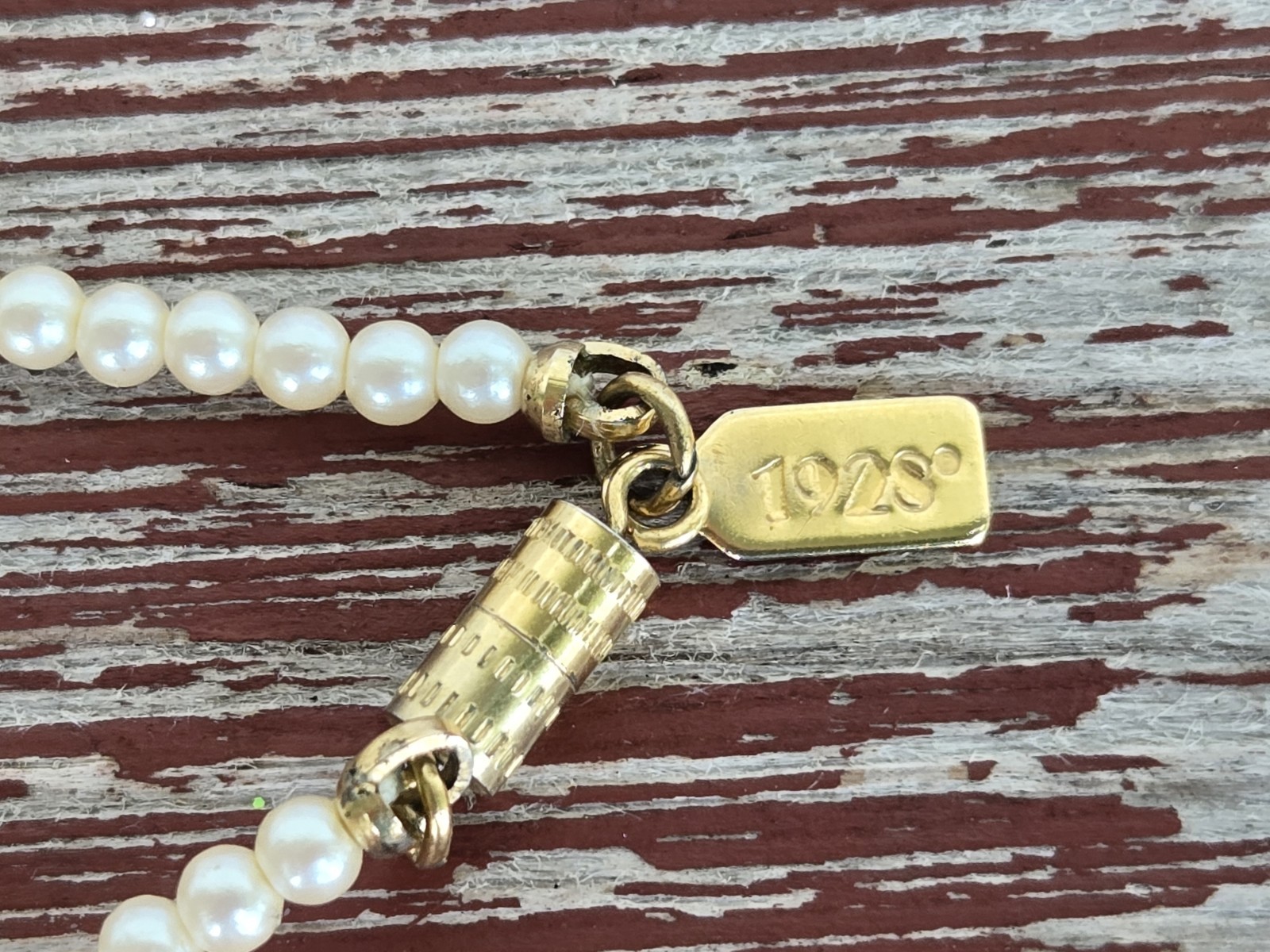 vintage faux white pearl necklace