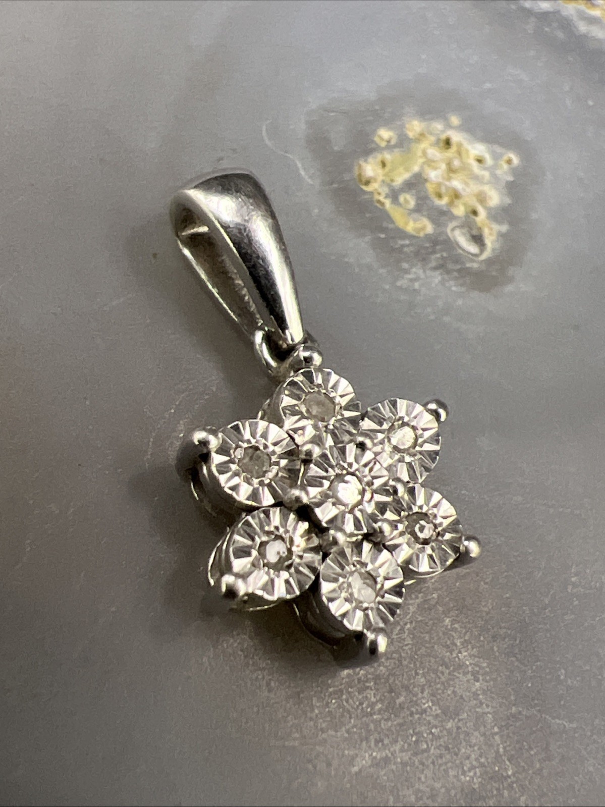 SK9 Allure Gems Platinum 925 Sterling Silver Genuine Diamond Floral .6” Pendant
