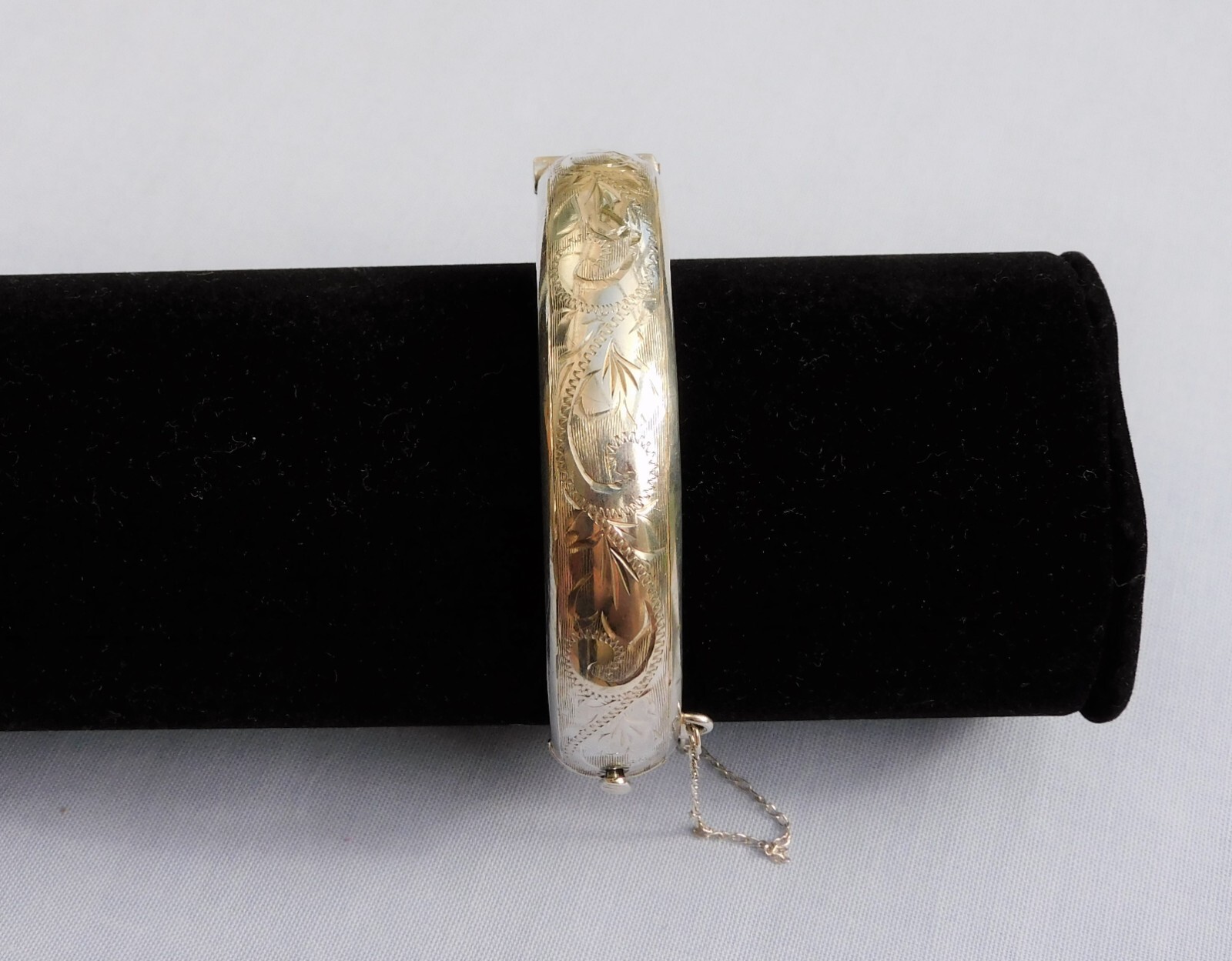 CPS BIRMINGHAM 1966 HALF ENGRAVED SOLID STERLING SILVER HINGED FLORAL BANGLE