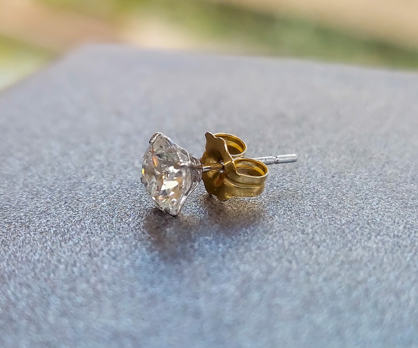 Classic 0.46ct Single Diamond Stud Earring in 14k Gold , Brilliant cut diamond