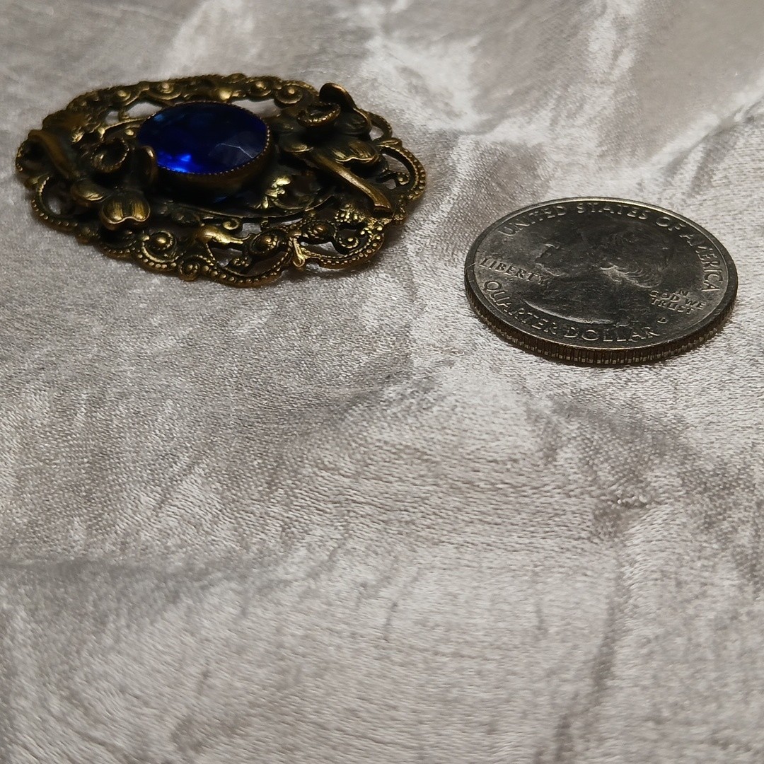 Antique Art Deco Brass C-Clasp Filigree Brooch Oval Cobalt Blue Glass Pin c1920