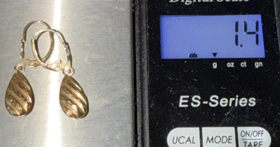 Beautiful Stamped 14K Dangly Yellow Gold Pierced Earrings 1″ 1.4 grams