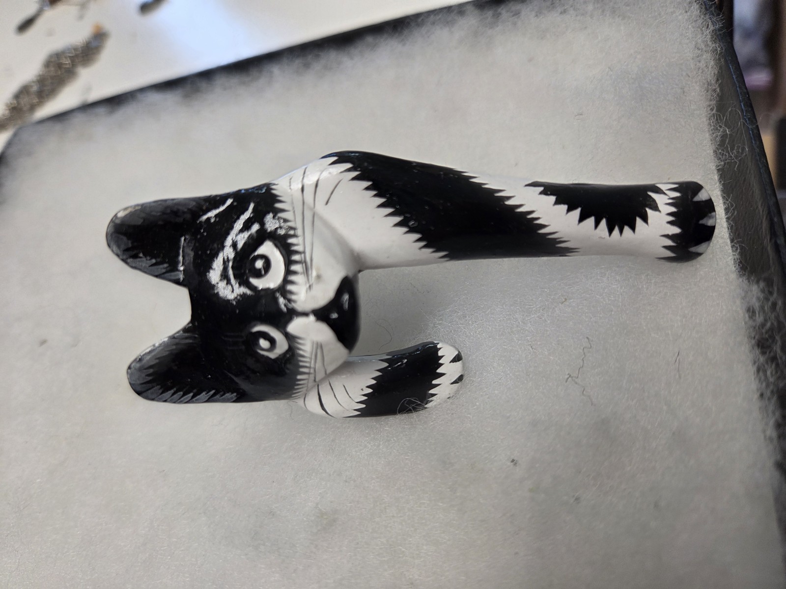 Vtg nos hand painted enamel wood Cat Scarf Clip
