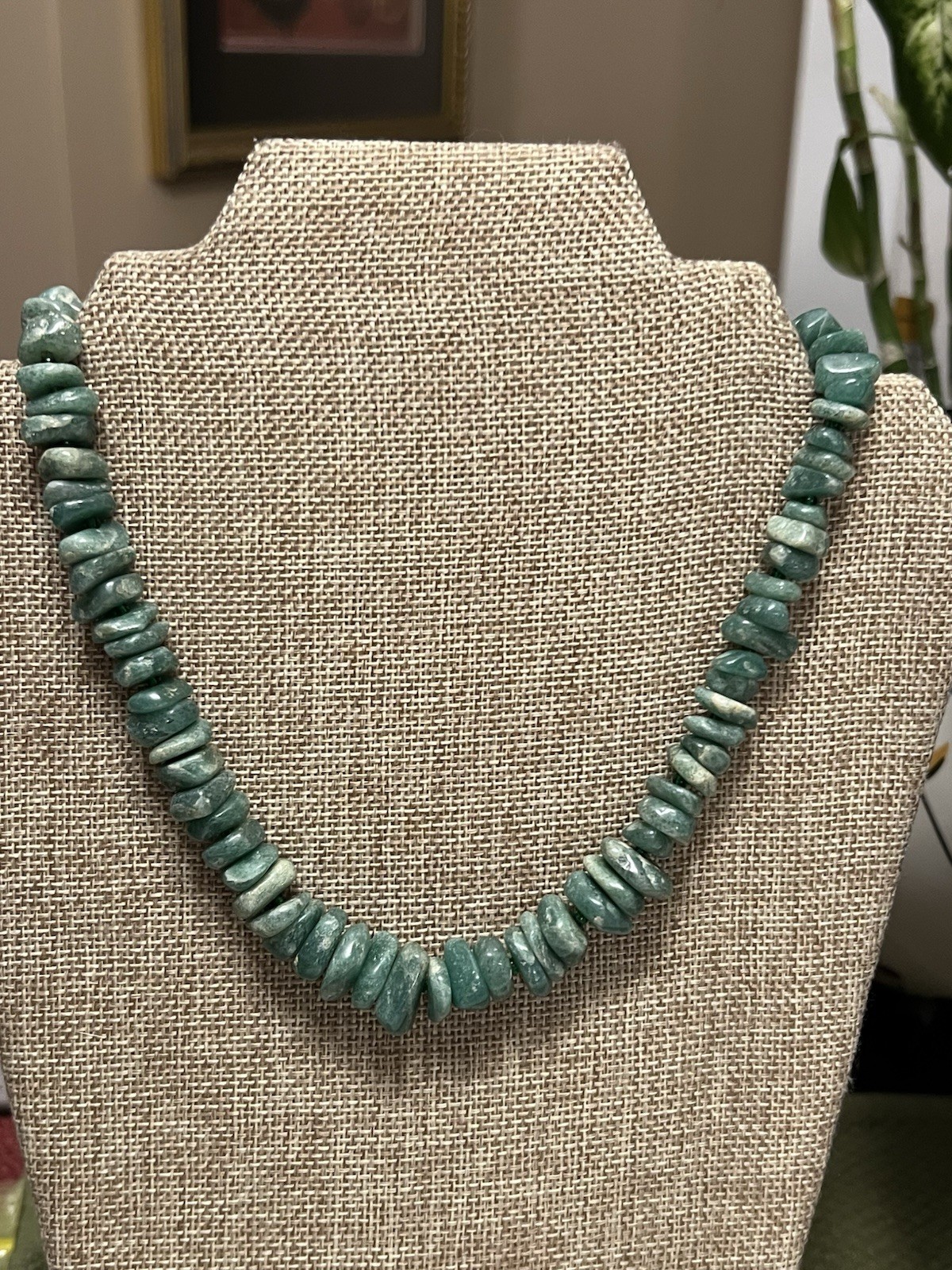 SOUTHWESTERN NATIVE GREEN AVENTURINE STONE NECKLACE 17.5” SILVER TONE CLASP