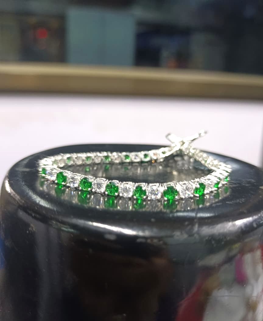 Sterling Silver Round Simulated Diamond & Emerald Tennis Bracelet 7.25 In