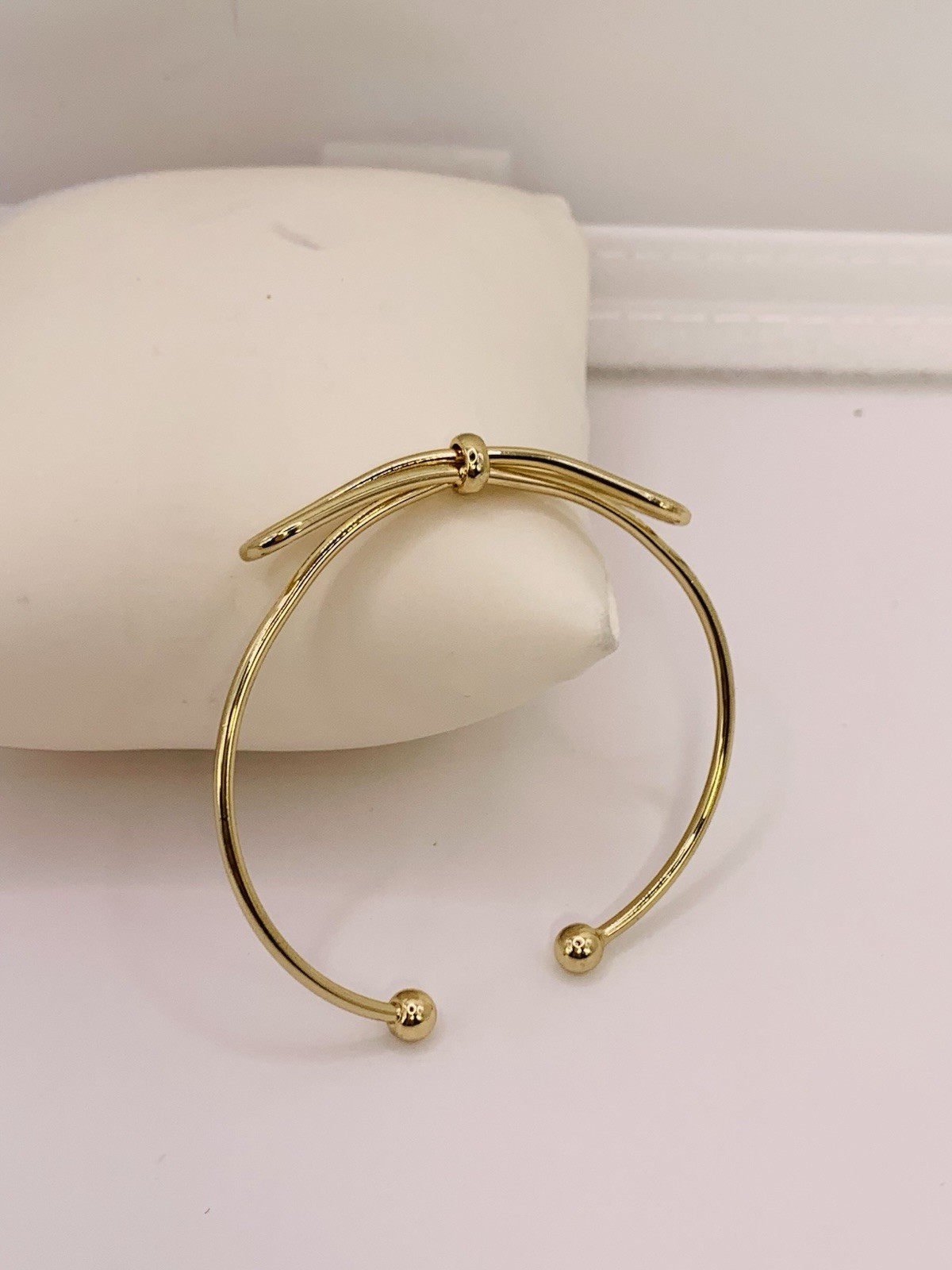 2” Long,18k Gold Filled 7.83 Gram, 2.0mm Wide Bangle. (#BG12)