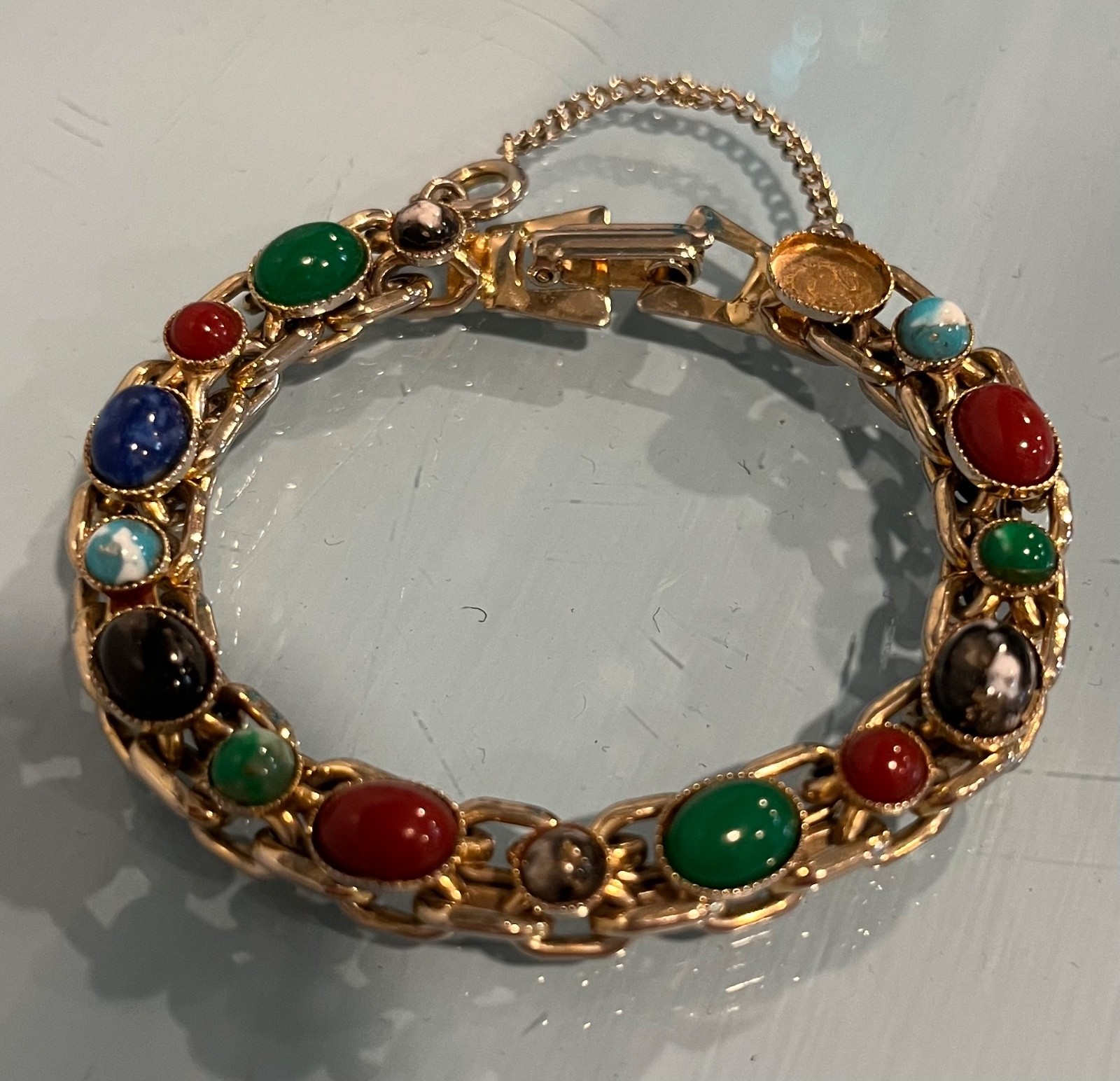 Vtg GREEN/BLUE/RED/BLACK Carbochon Gold Plated Link BRACELET 7″ (Missing Stone)
