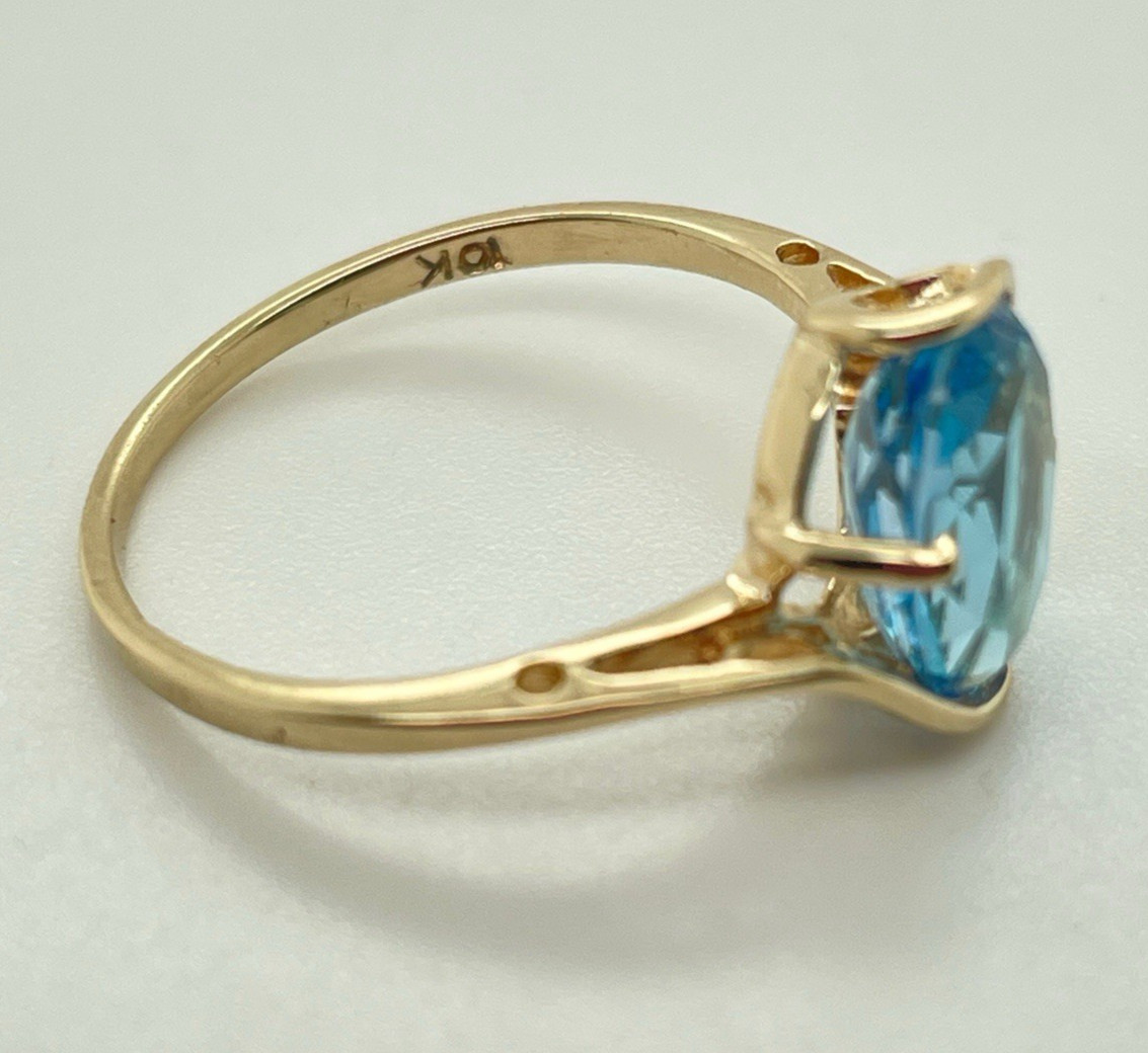 10k Yellow Gold Oval9.2mm by 7.2mm Blue Topaz Ring Size 6 1/4 – 1.7 Grams