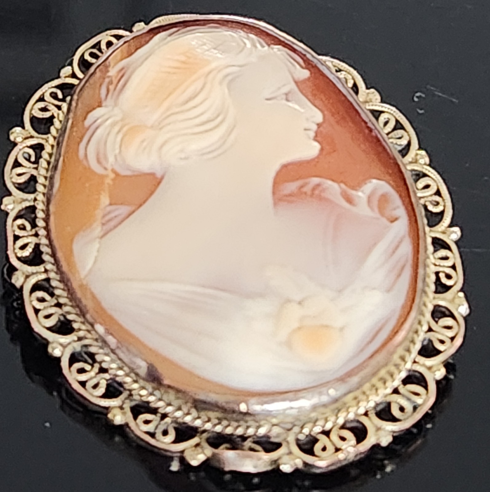 VTG SHELL CAMEO PROFILE HIGH RELIEF CARVING FILLIGREE TRIMED PENDANT 1.5″