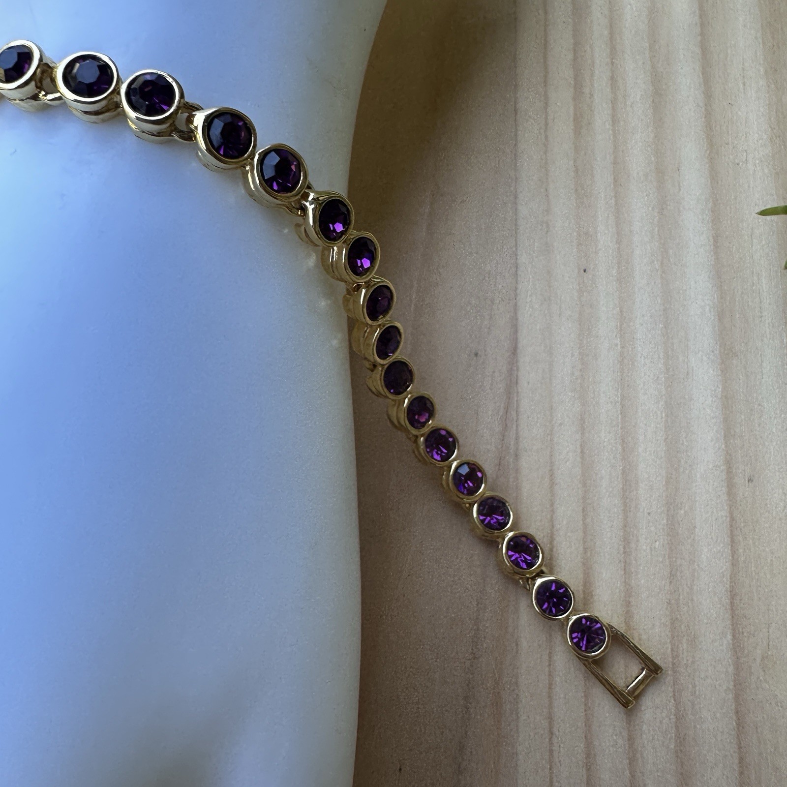 VTG Tennis Style Bracelet 7.25 Fold-Over Clasp Purple Crystals Yellow Gold Plate