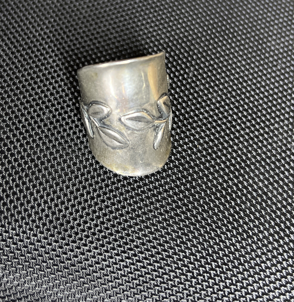Paz creations sterling silver ring marked 925 Pz Sz 7 leaf design Made In Israel