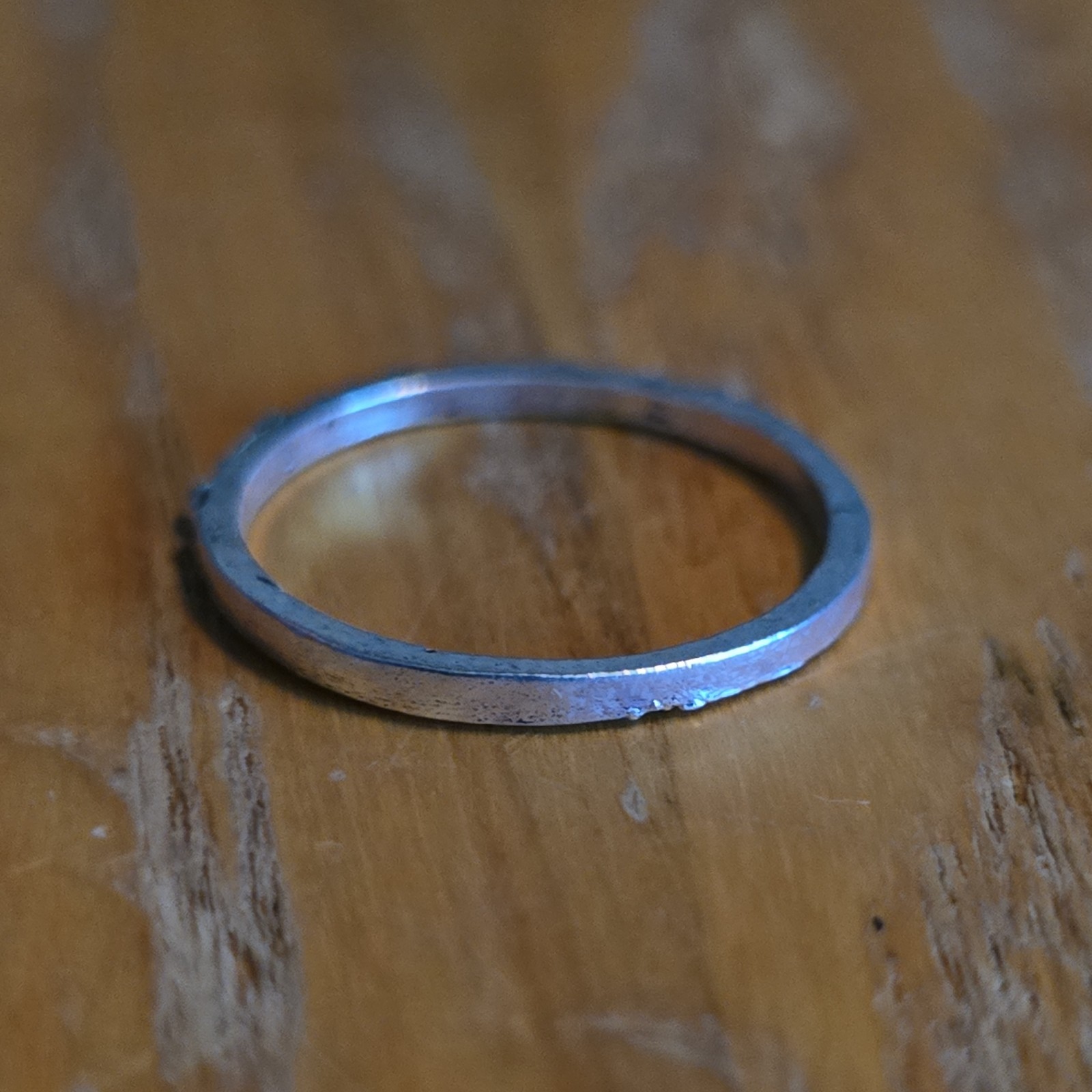 Silver Tone Thin Metal Band Ring with Beaded Detail Size 8 No Stone