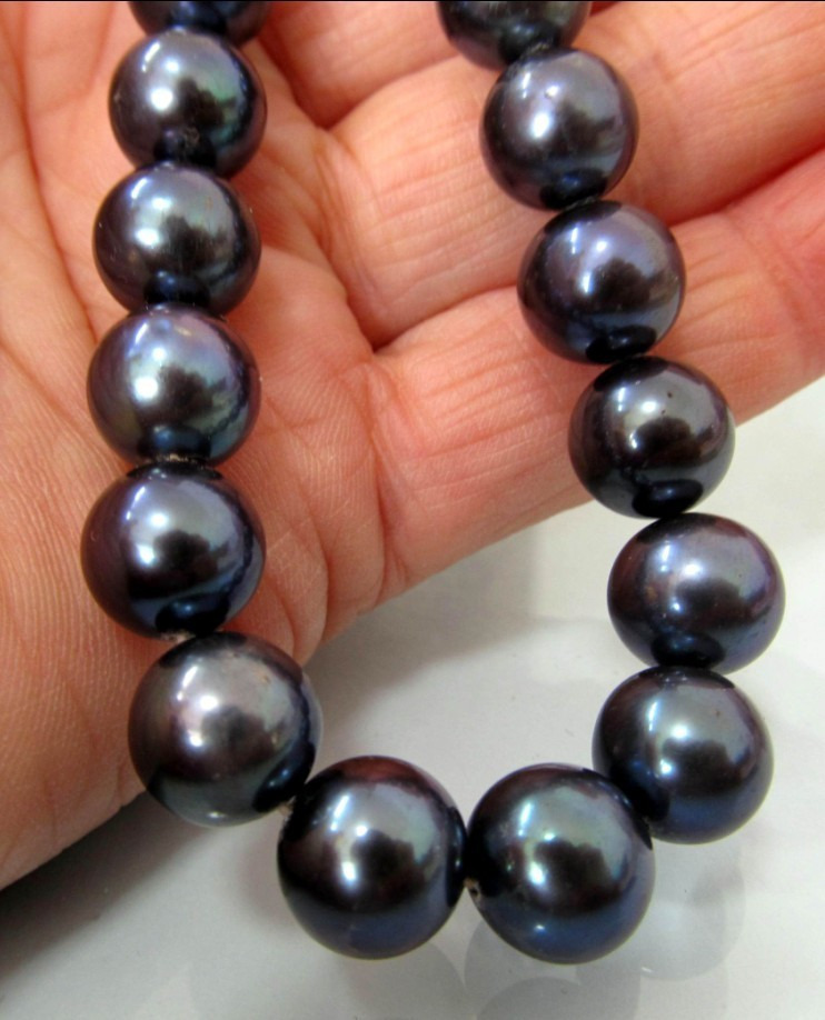 Genuine natural 10-11mm Tahtian freshwater black pearl necklace 22.5 inches