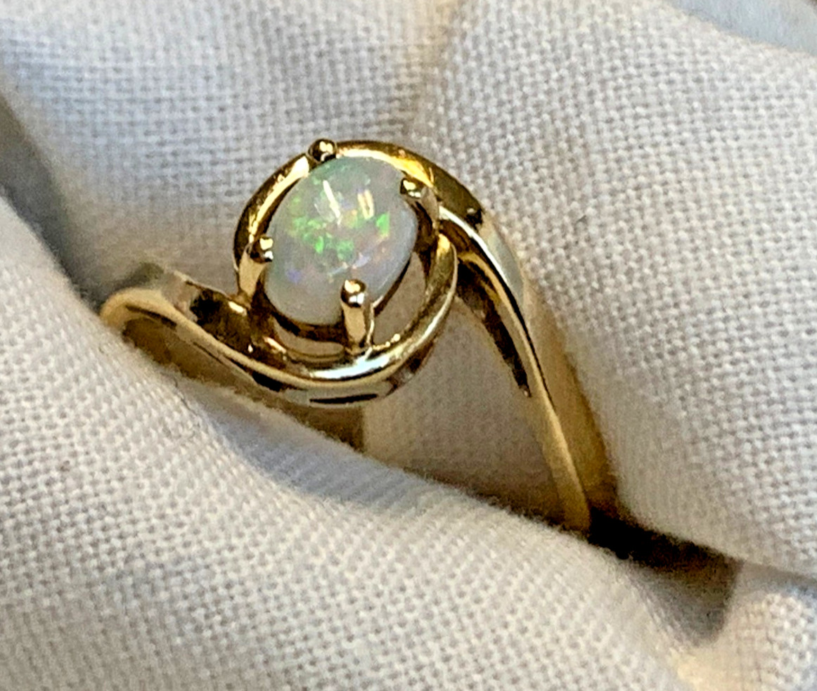 14K Yellow Gold Ring 1.95g Fine Jewelry Size 5 Band Opal Look Stone *READ*