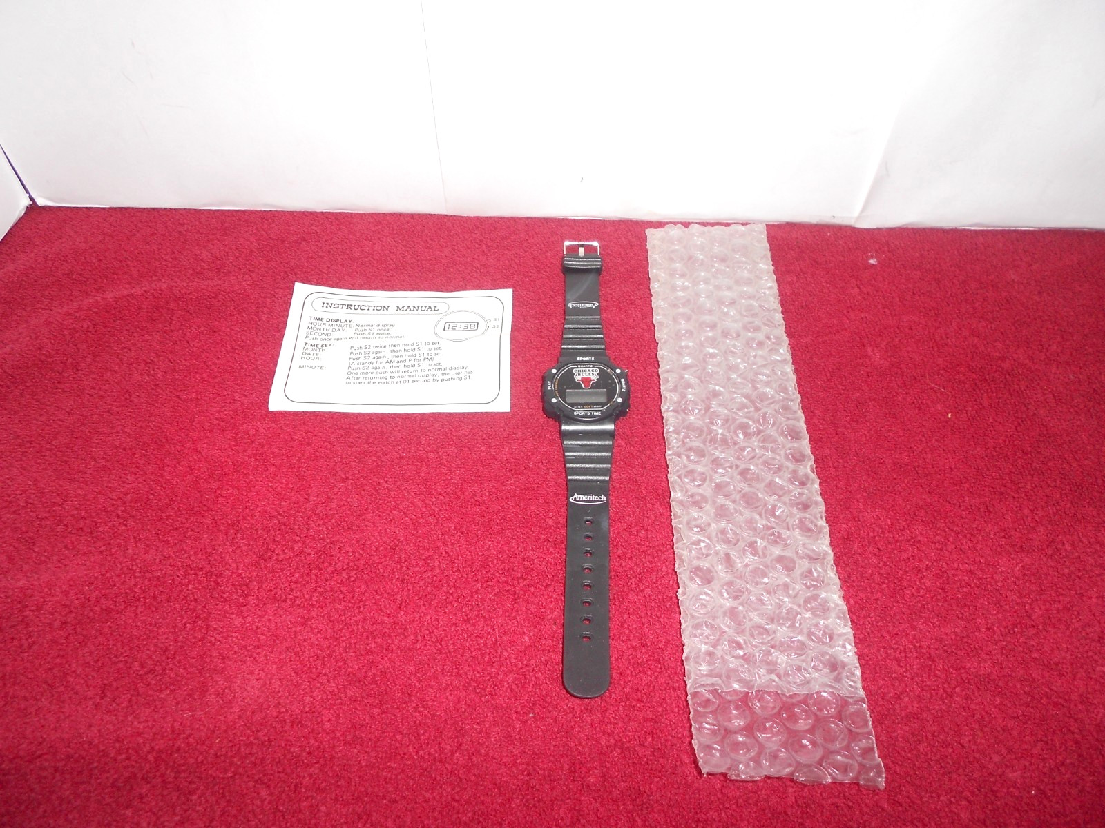 VTG. AMERITECH CHICAGO BULLS SPORT WATCH NEW IN BOX 100 ft WATER PROOF – J 26