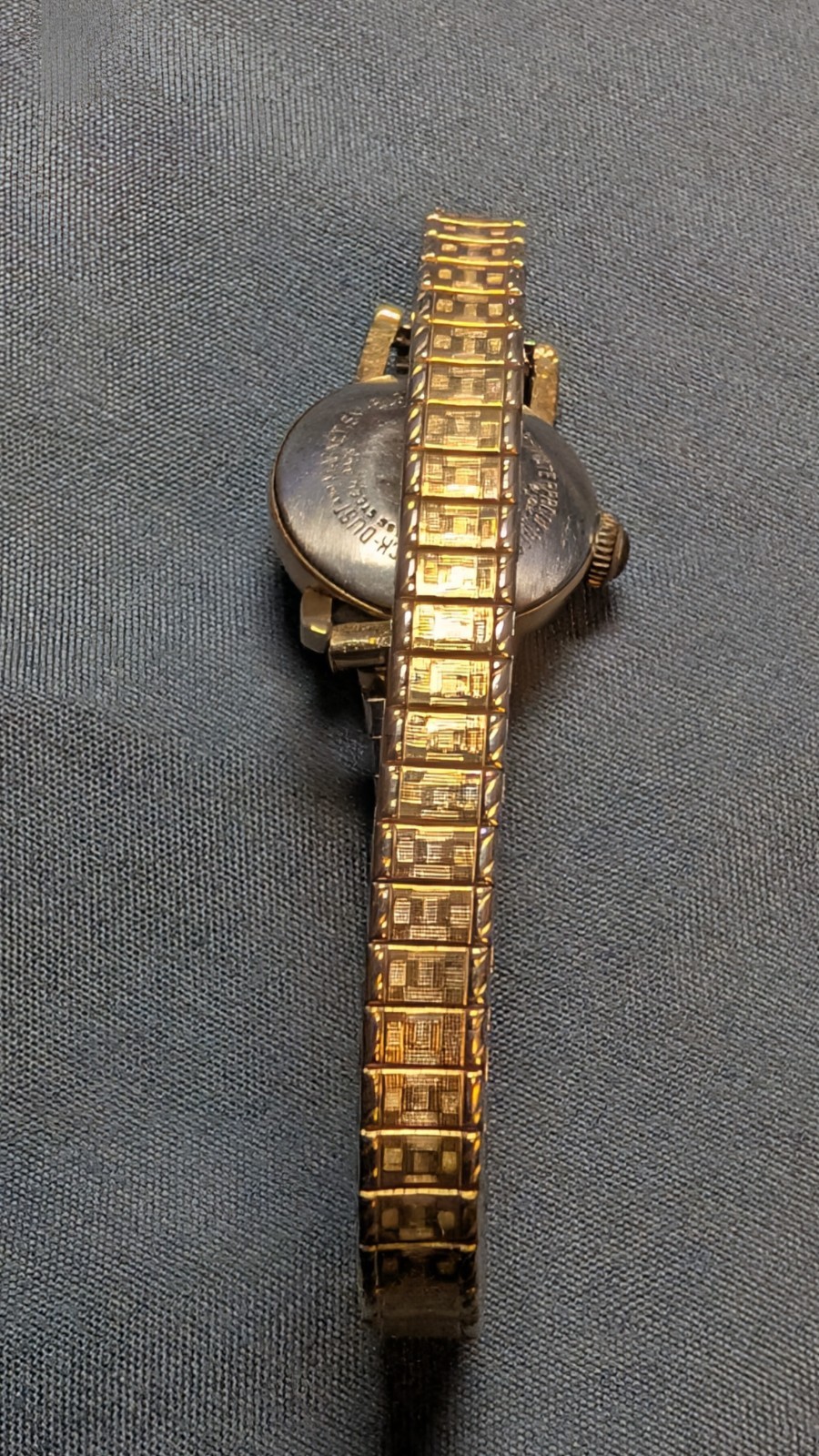 Elgin Durapower Women’s Wristwatch Gold Metal Bracelet Waterproof