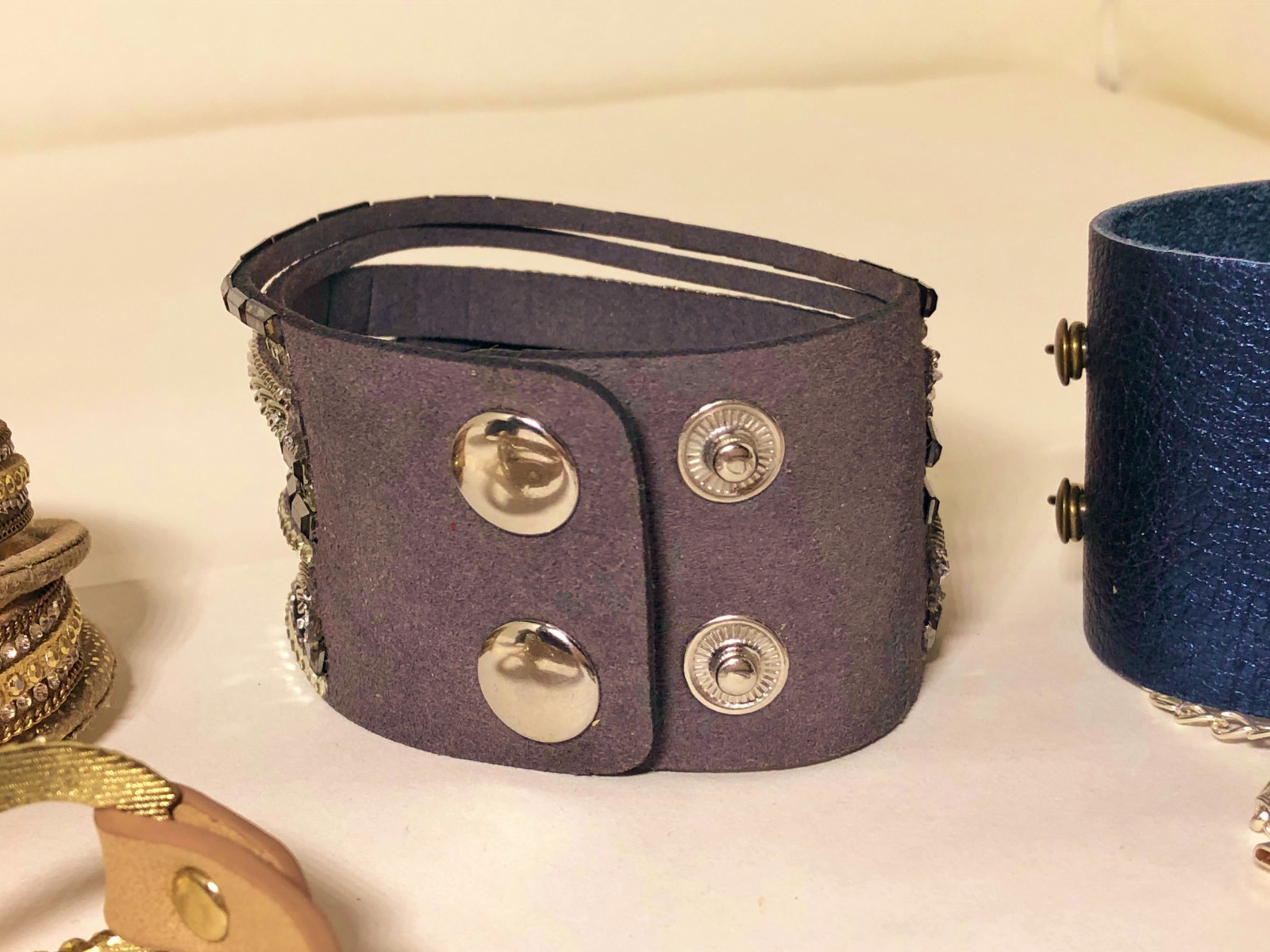 Women’s Mixed Lot of 7 Leather/Faux Fabric Bracelets Mixed Colors and Age