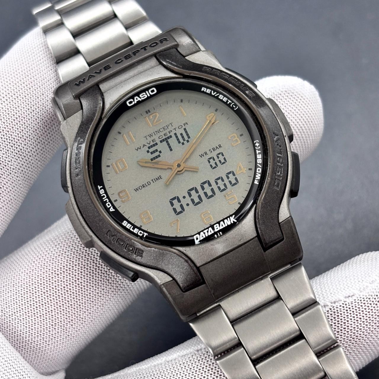 Vintage Casio Wave Ceptor WVA-200 Data Bank Ana/Digi Japan Men’s Watch Mod. 2370