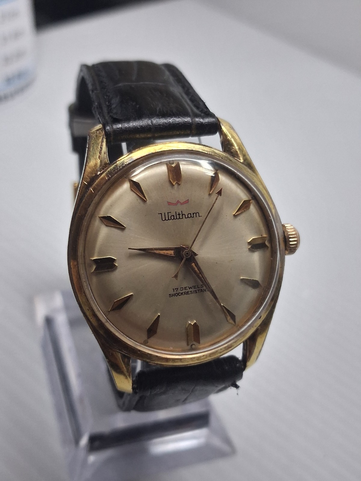 Vintage 1960s Waltham 17 Jewels Shockresistant Manual Wind Watch