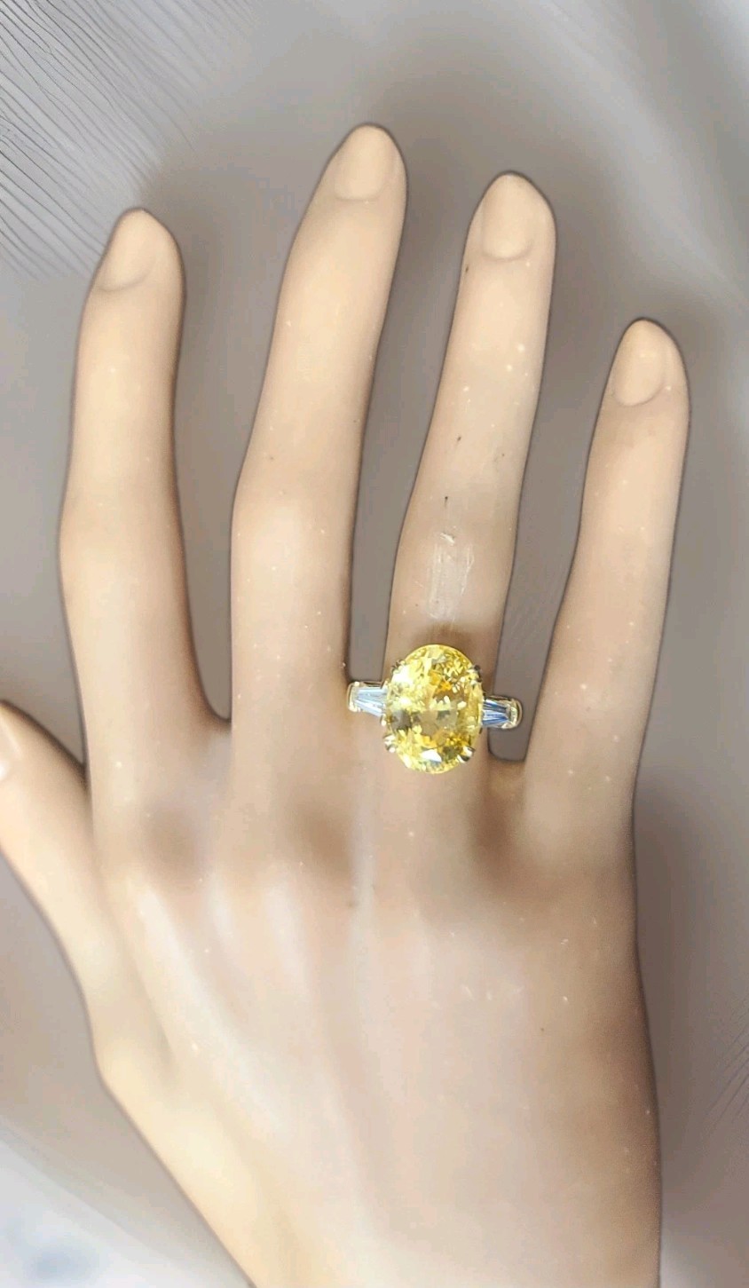 Vintage 14k Yellow gold Engagement ring 11.70ct Natural Oval Yellow Sapphire GIA