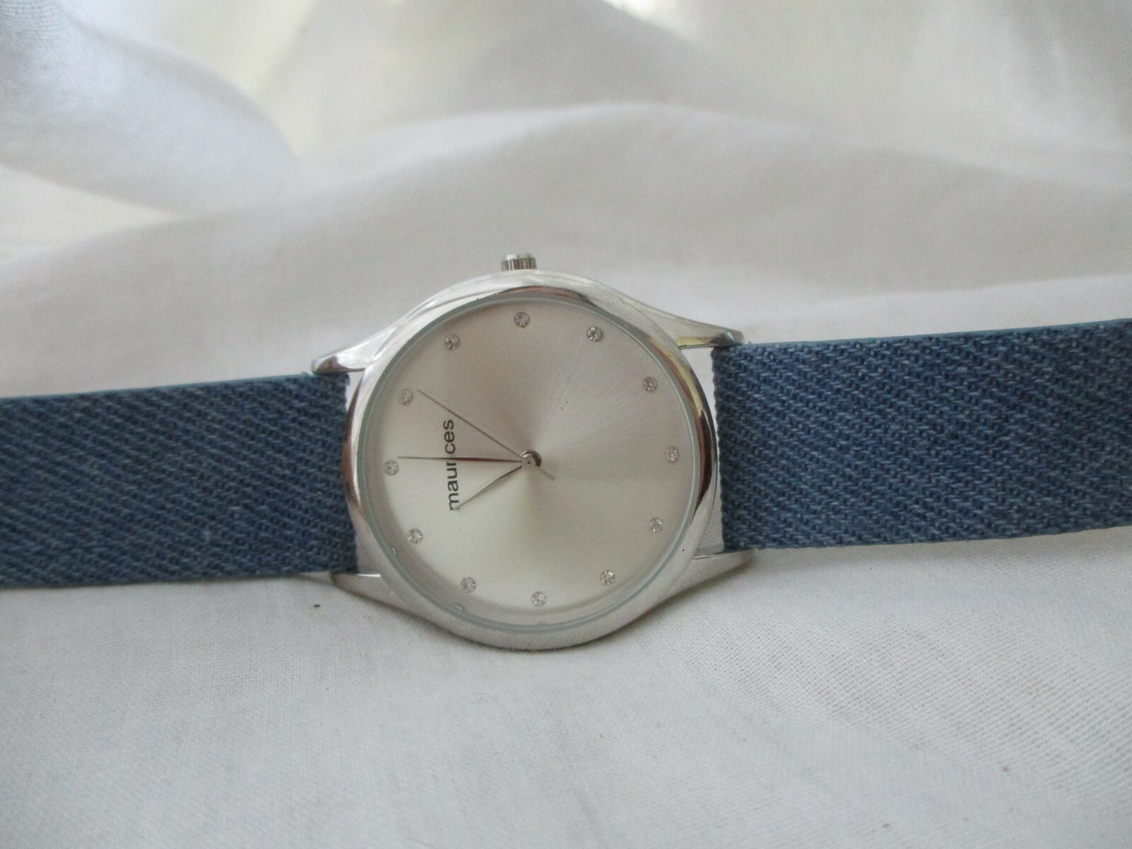 Maurices Watch Round Numberless Face Silver Toned Blue Buckle Band WORKING!